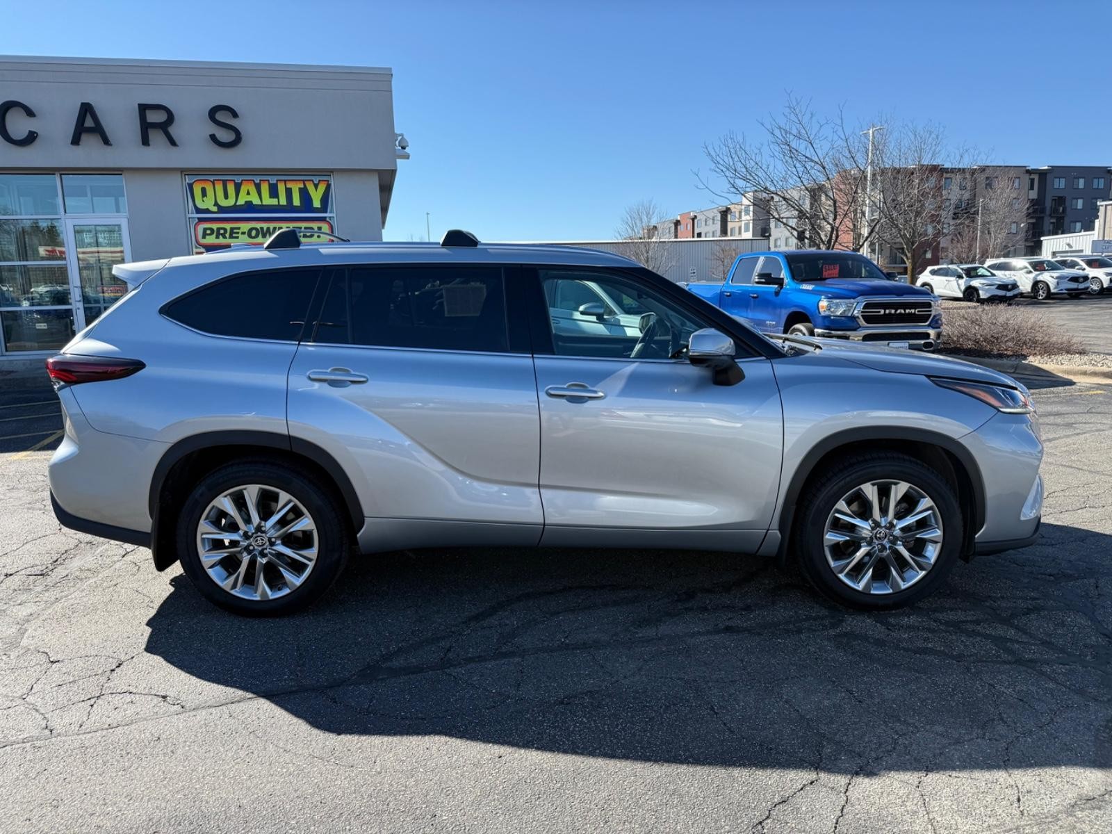 Toyota Highlander Vehicle Image 02