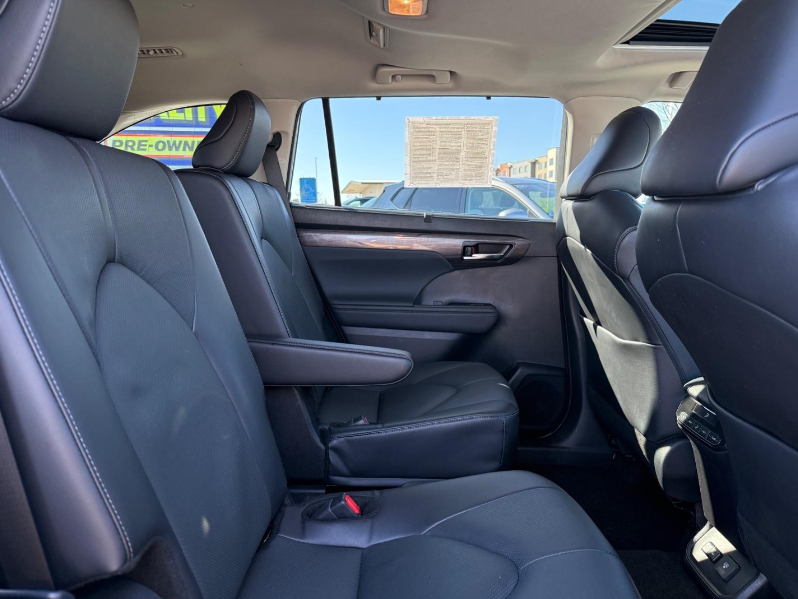 Toyota Highlander Vehicle Image 10