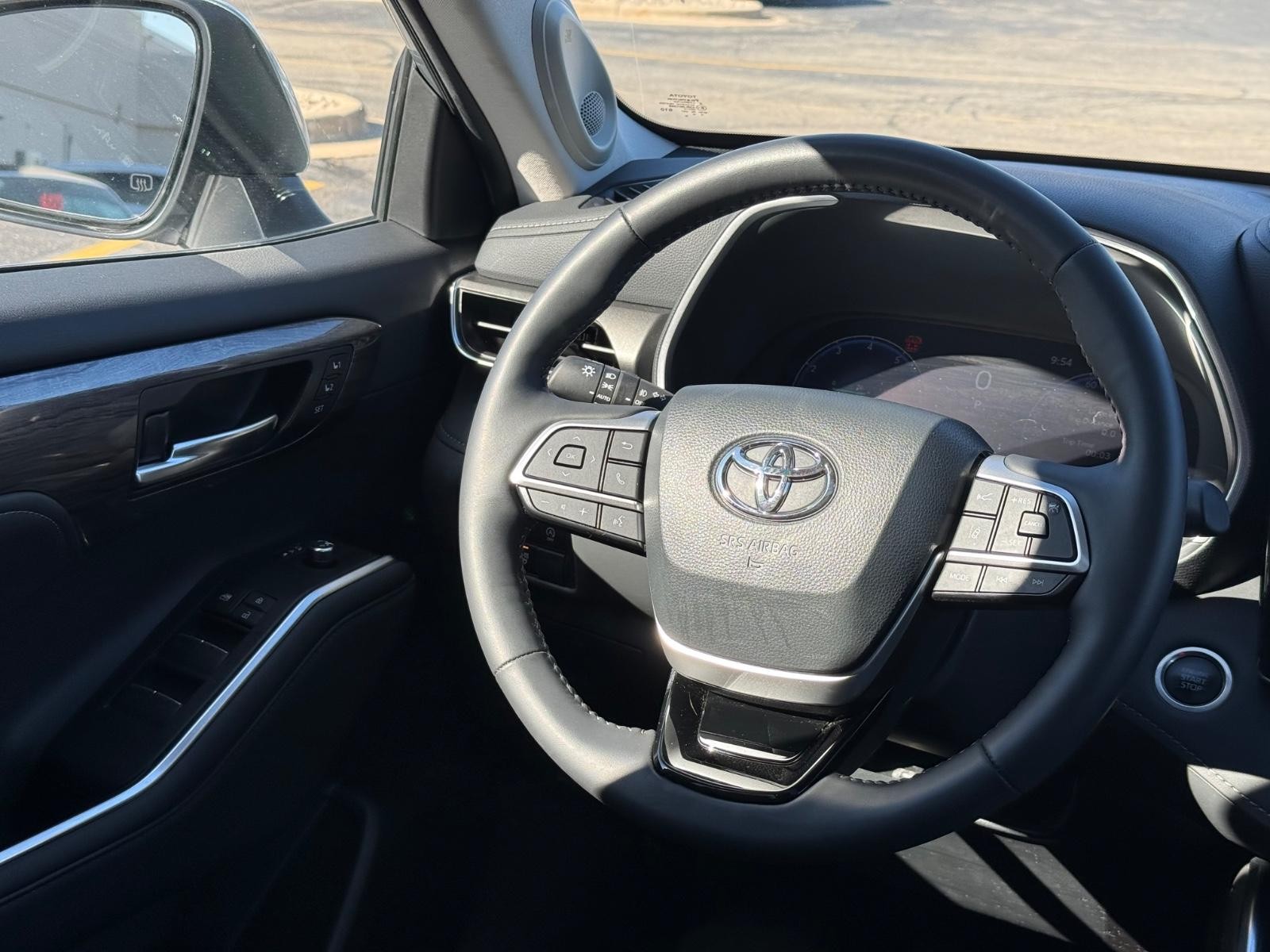 Toyota Highlander Vehicle Image 14