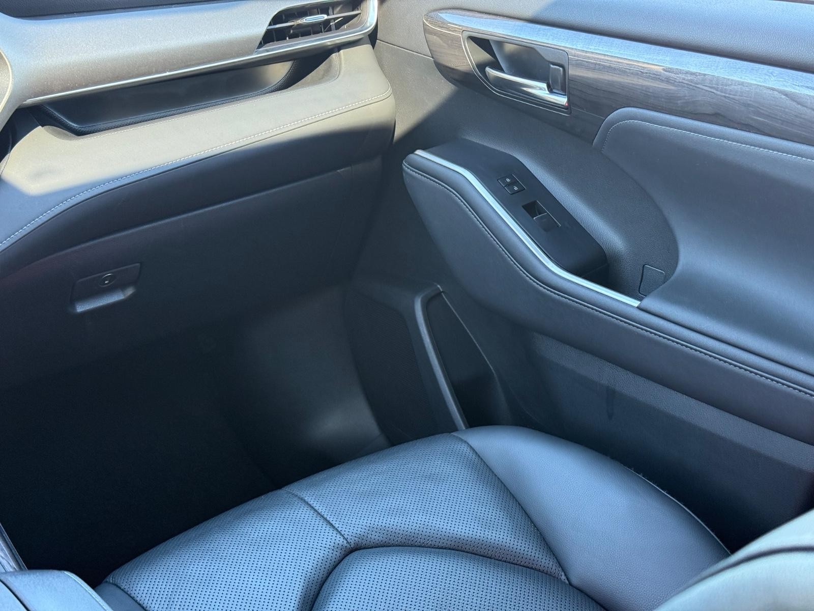 Toyota Highlander Vehicle Image 15