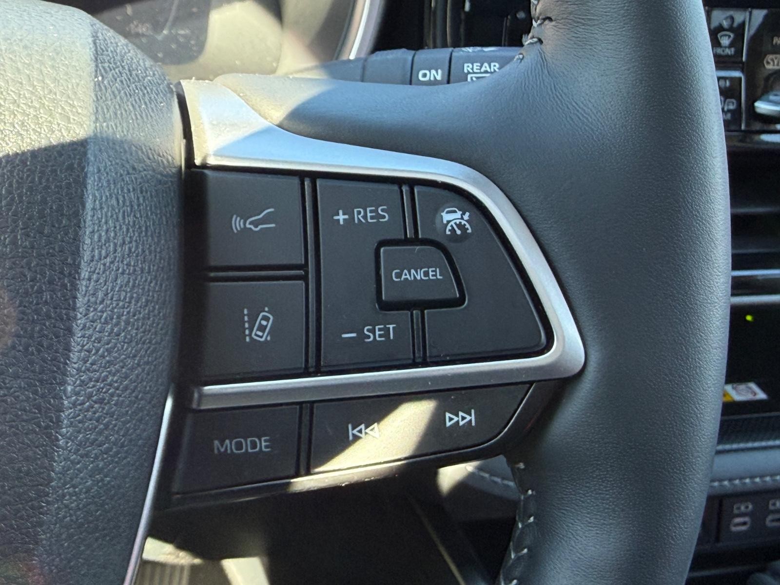 Toyota Highlander Vehicle Image 19