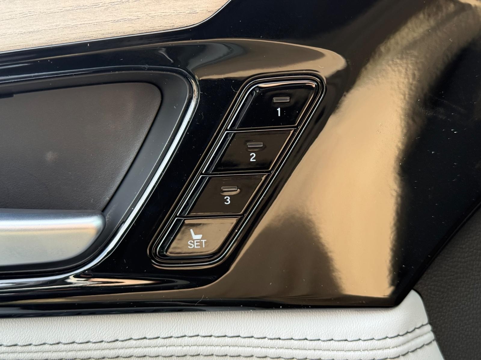 Acura MDX Vehicle Image 10