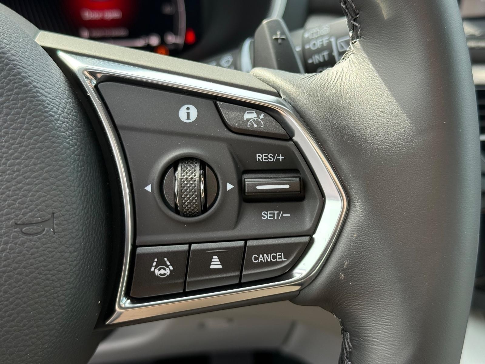 Acura MDX Vehicle Image 12