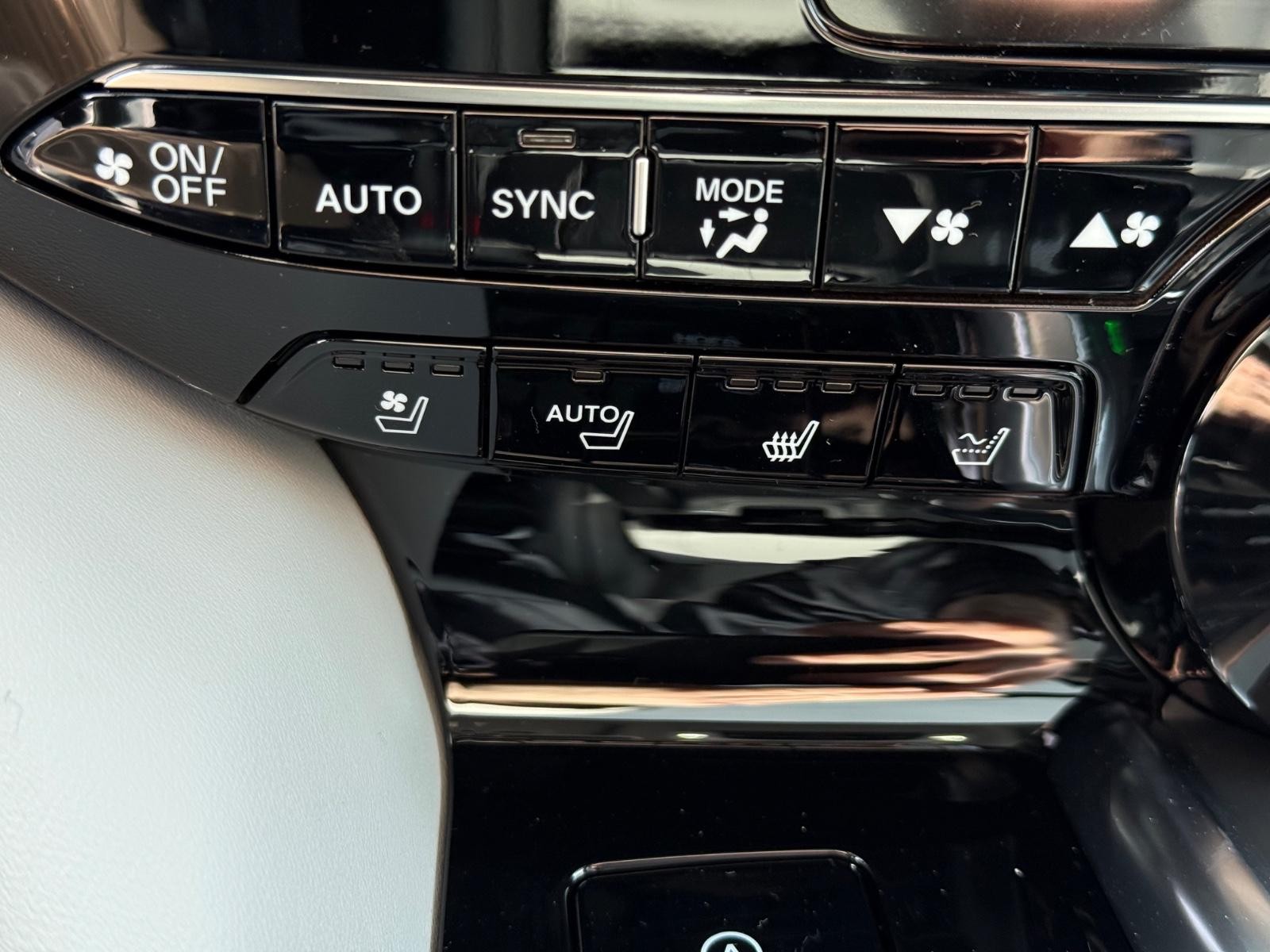 Acura MDX Vehicle Image 14