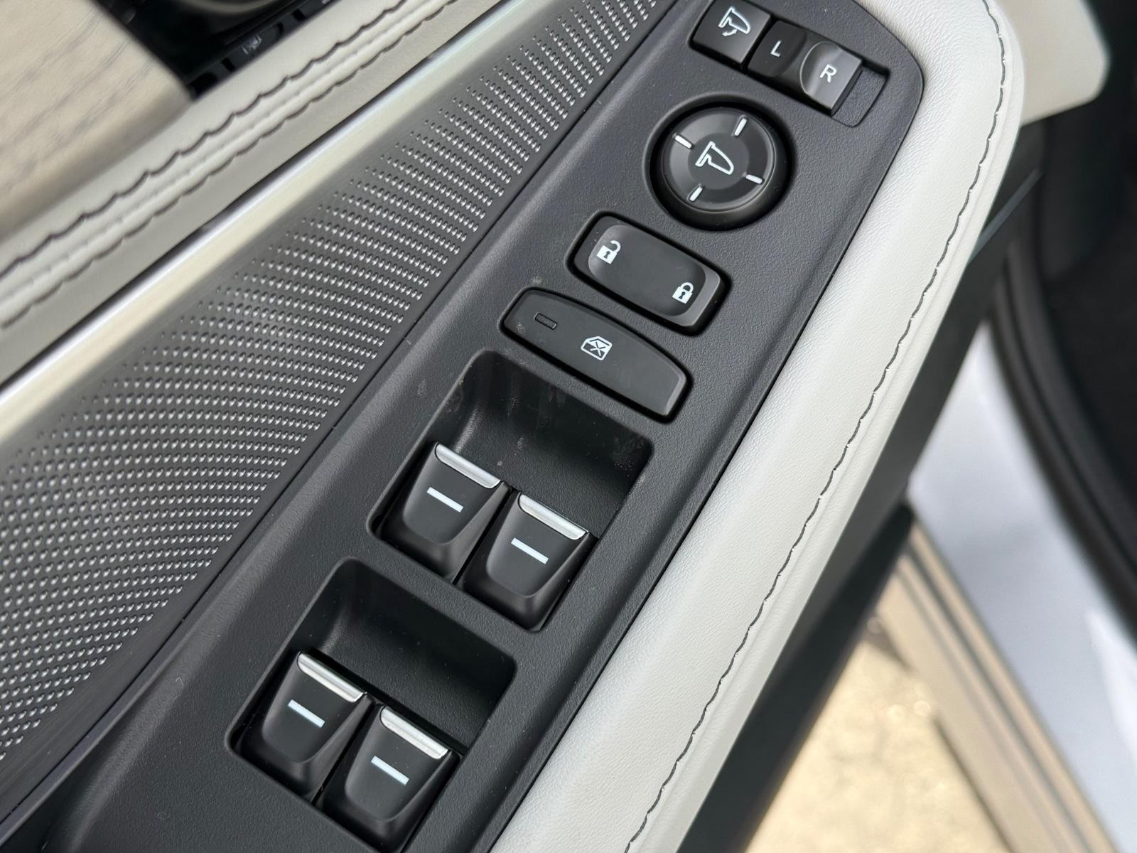Acura MDX Vehicle Image 15