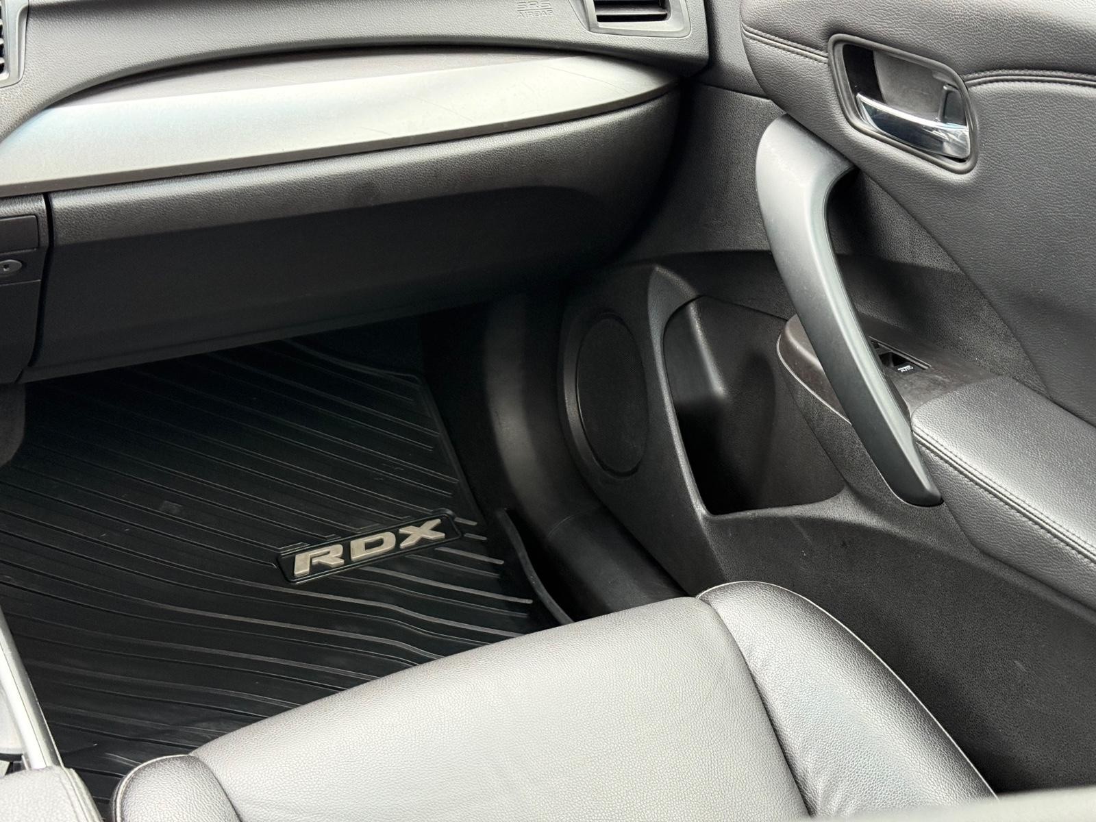 Acura RDX Vehicle Image 16
