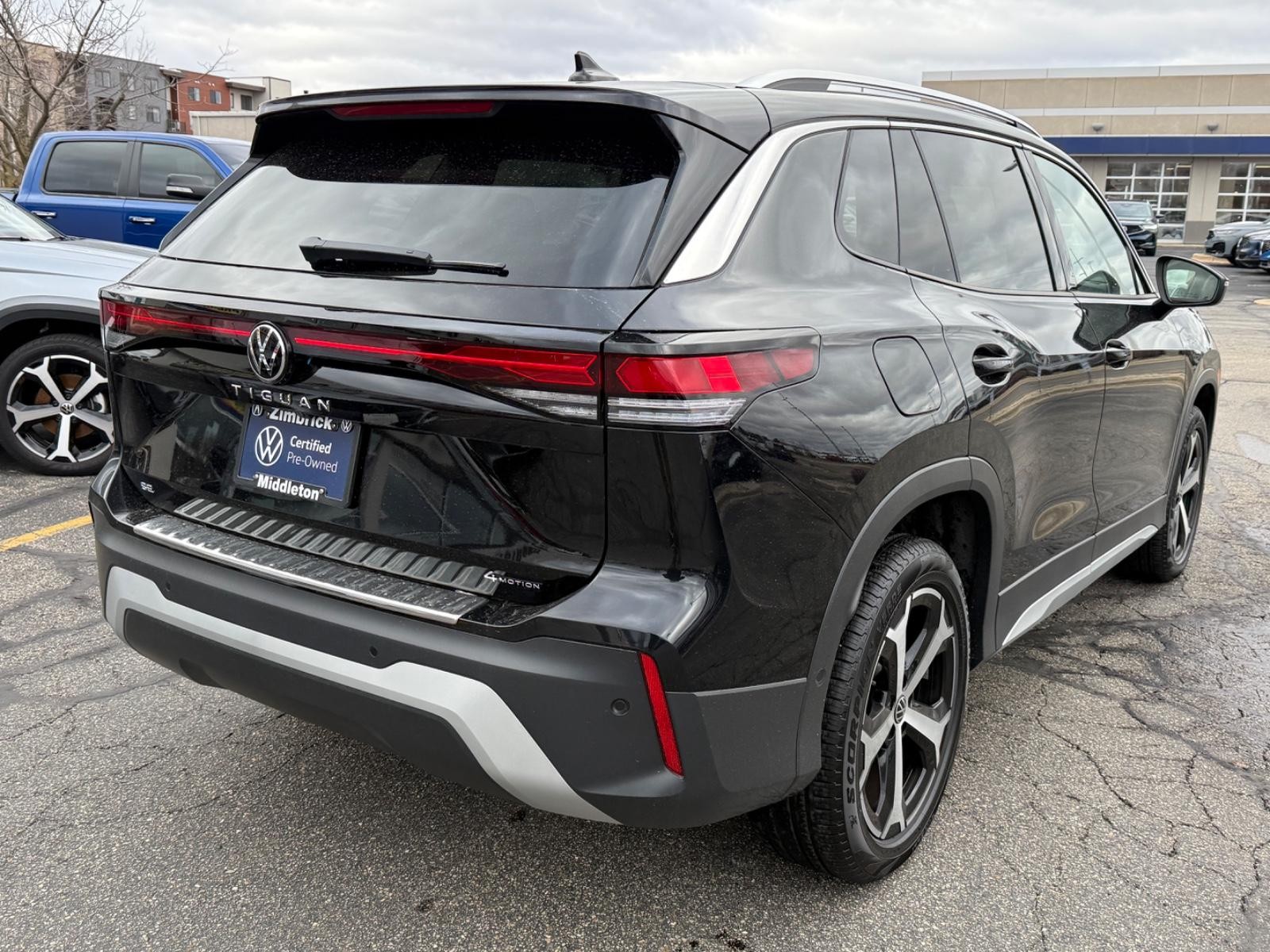 Volkswagen Tiguan Vehicle Image 03