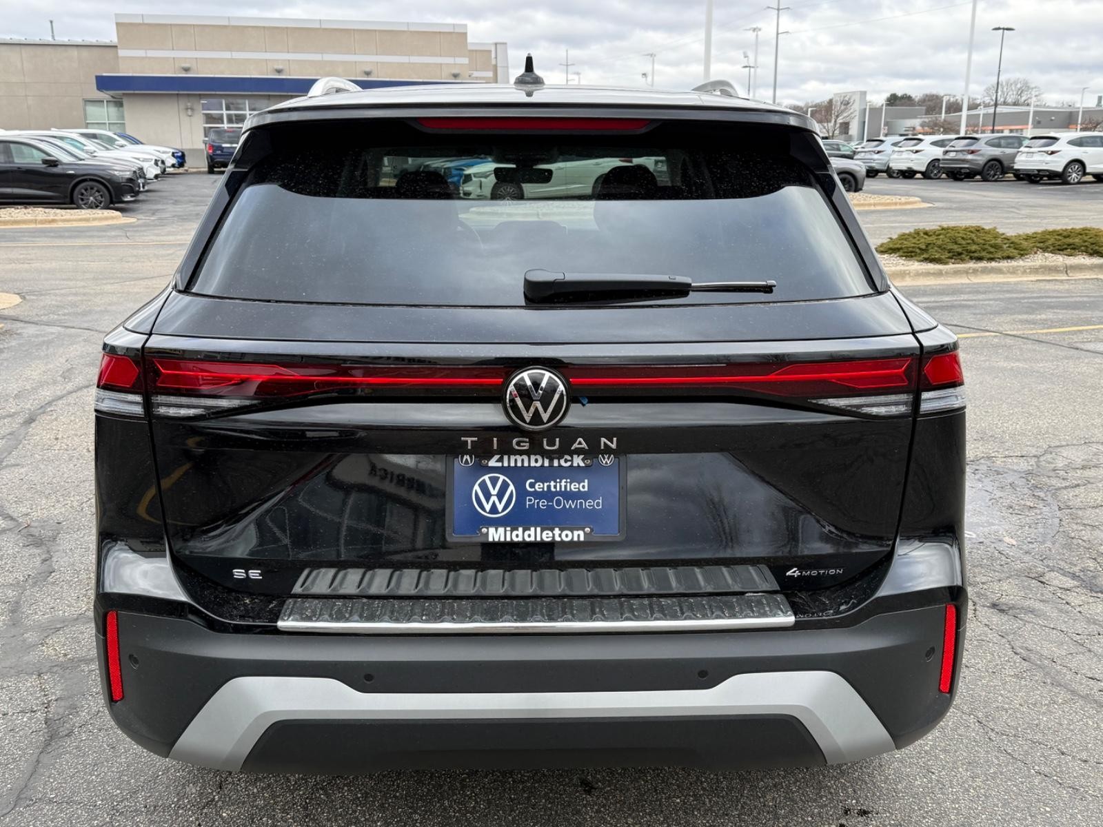 Volkswagen Tiguan Vehicle Image 04