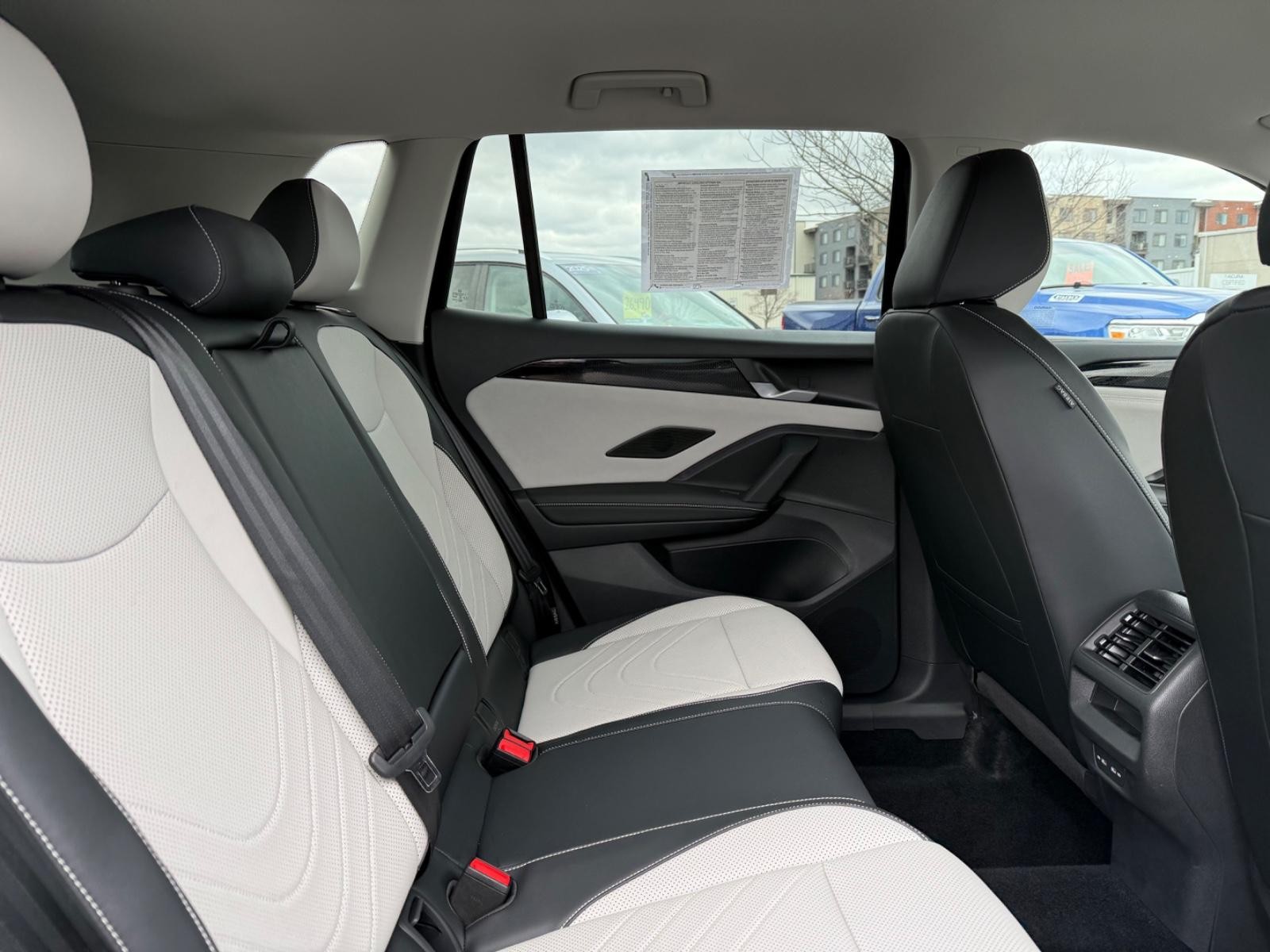 Volkswagen Tiguan Vehicle Image 10