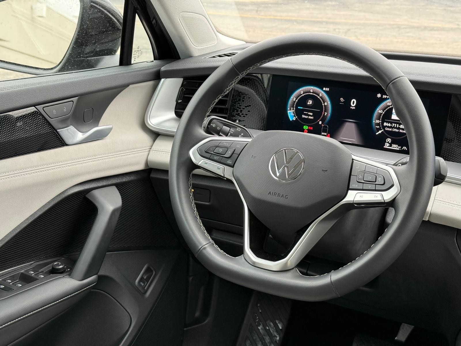 Volkswagen Tiguan Vehicle Image 13