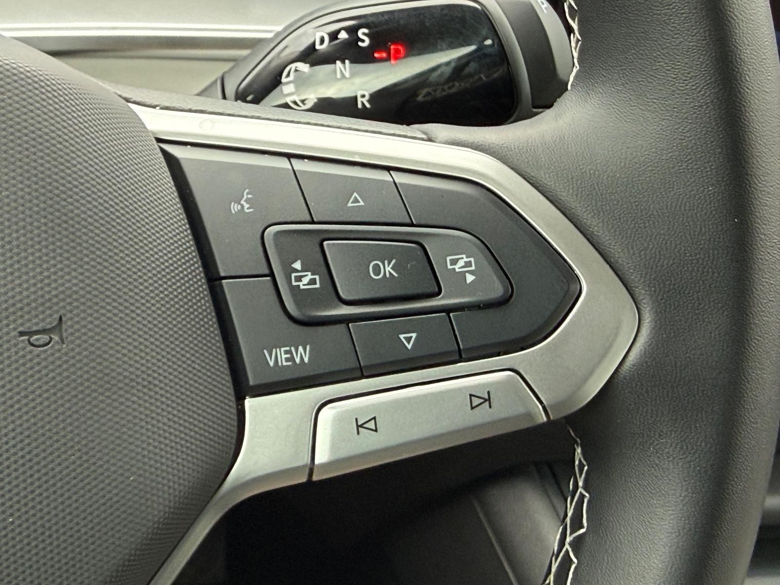 Volkswagen Tiguan Vehicle Image 16