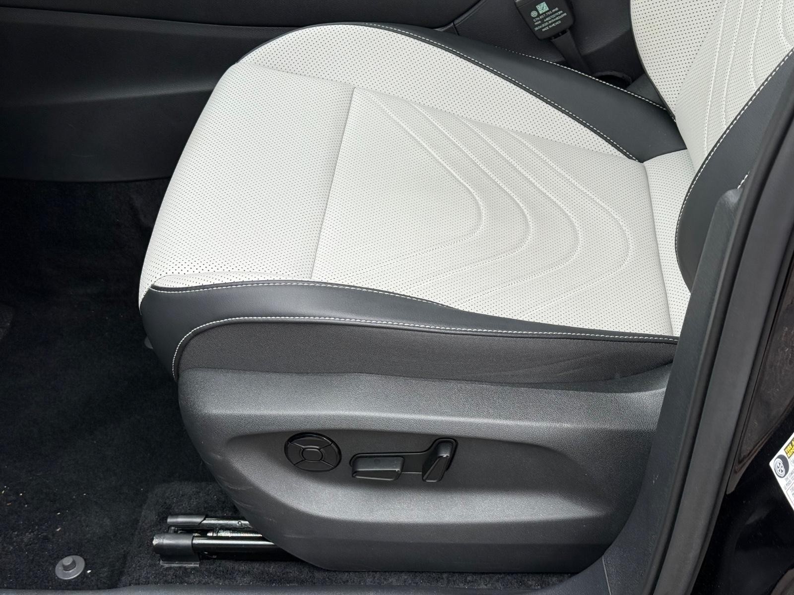 Volkswagen Tiguan Vehicle Image 21