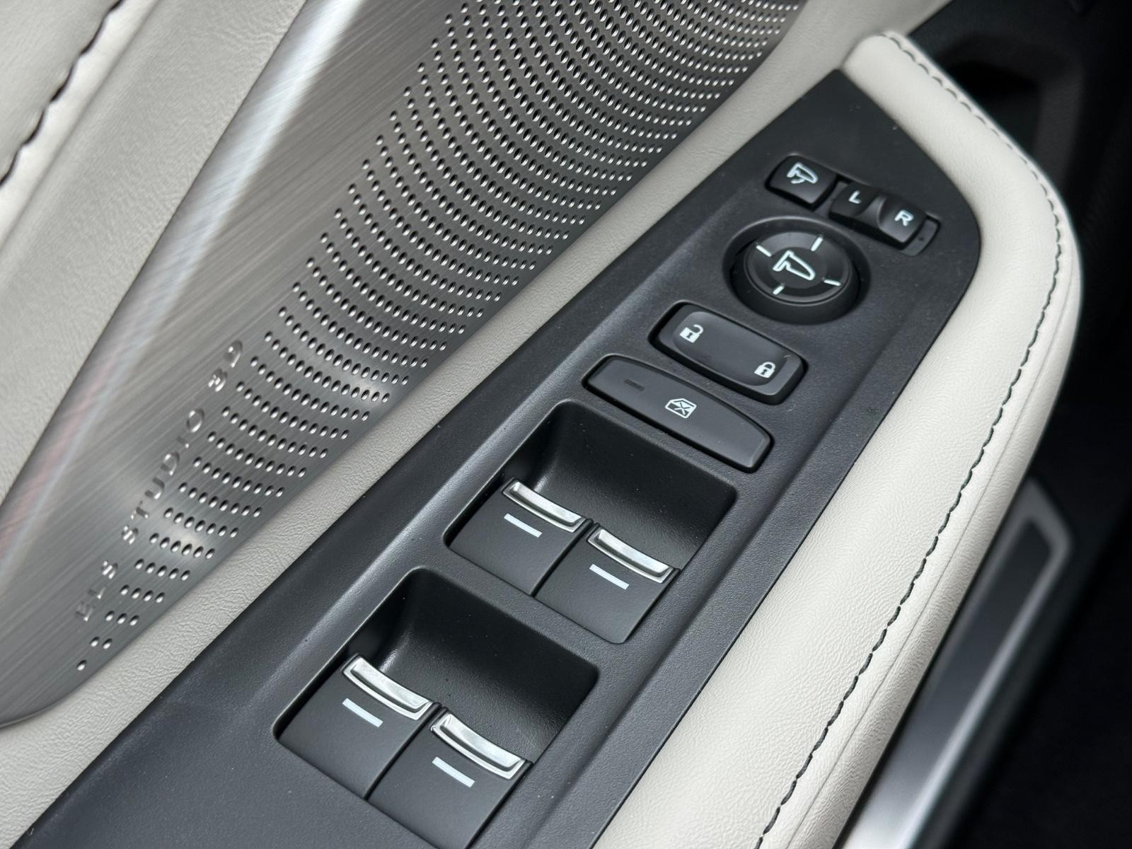 Acura RDX Vehicle Image 16