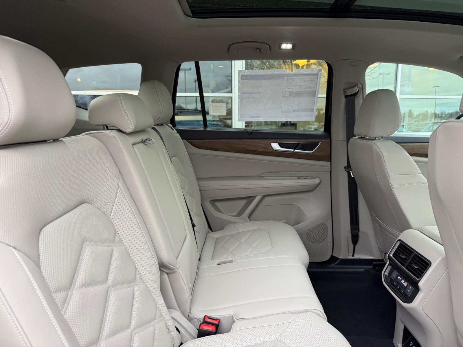 Volkswagen Atlas Vehicle Image 05