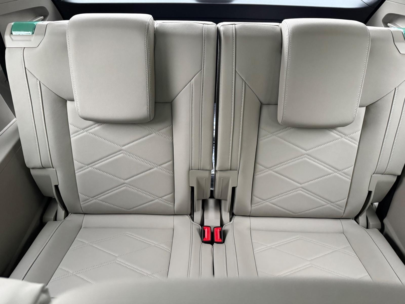 Volkswagen Atlas Vehicle Image 06