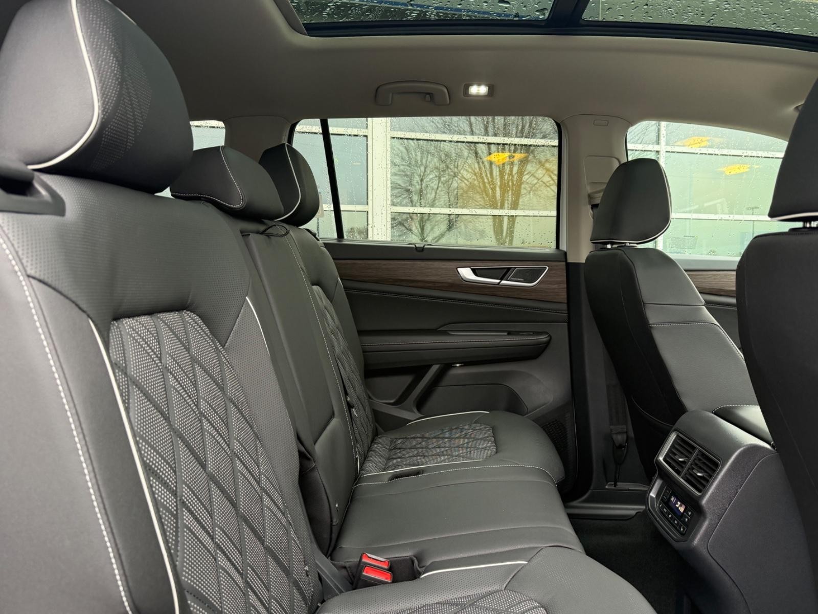 Volkswagen Atlas Vehicle Image 06