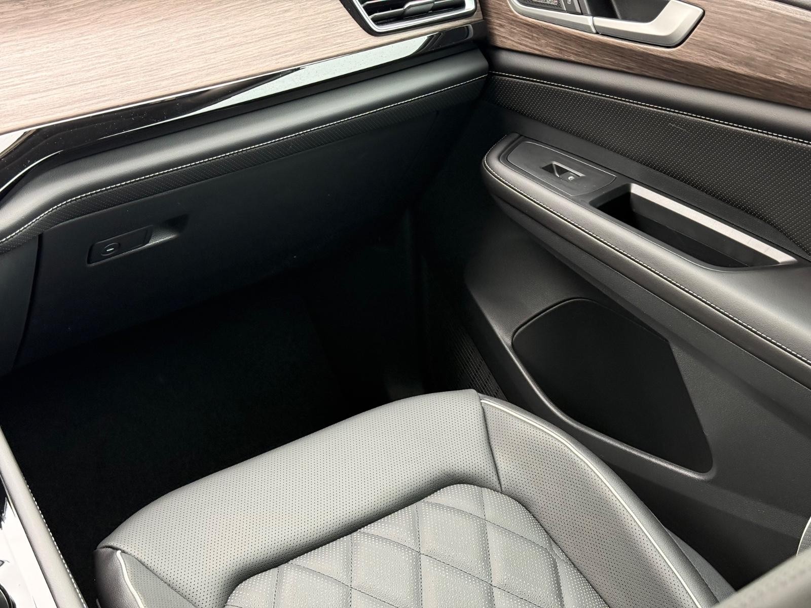 Volkswagen Atlas Vehicle Image 11