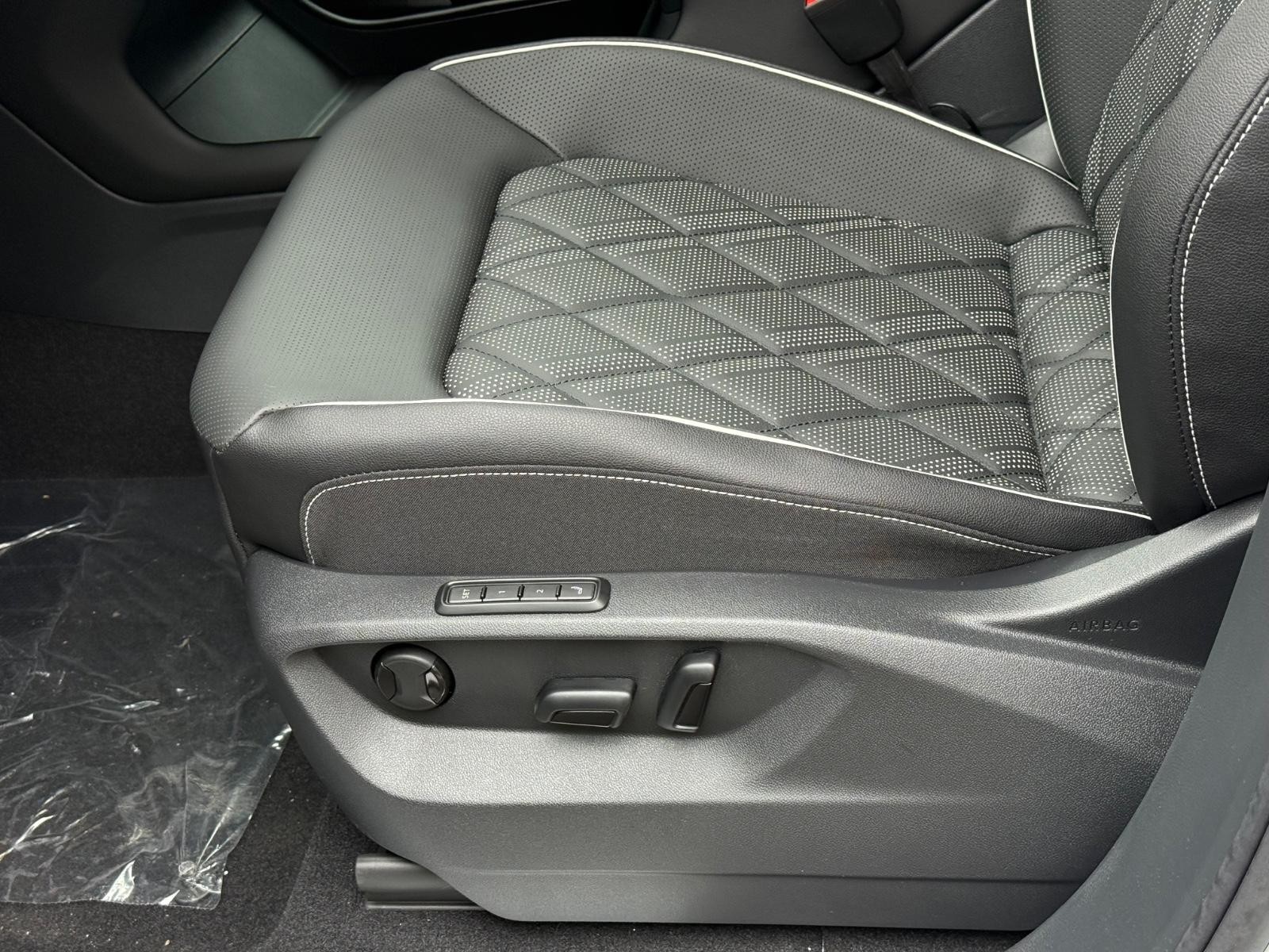 Volkswagen Atlas Vehicle Image 17