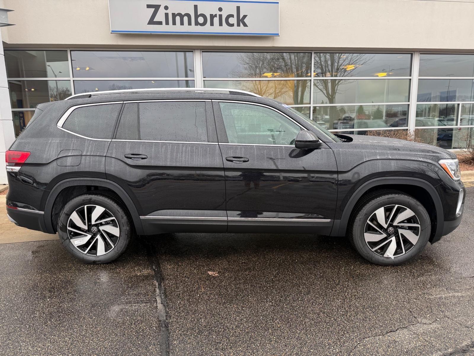 Volkswagen Atlas Vehicle Image 02