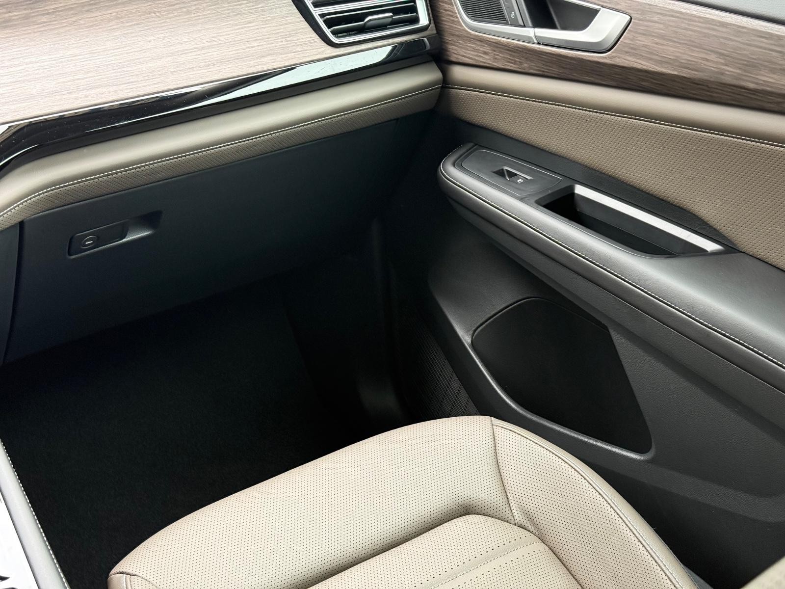 Volkswagen Atlas Vehicle Image 11