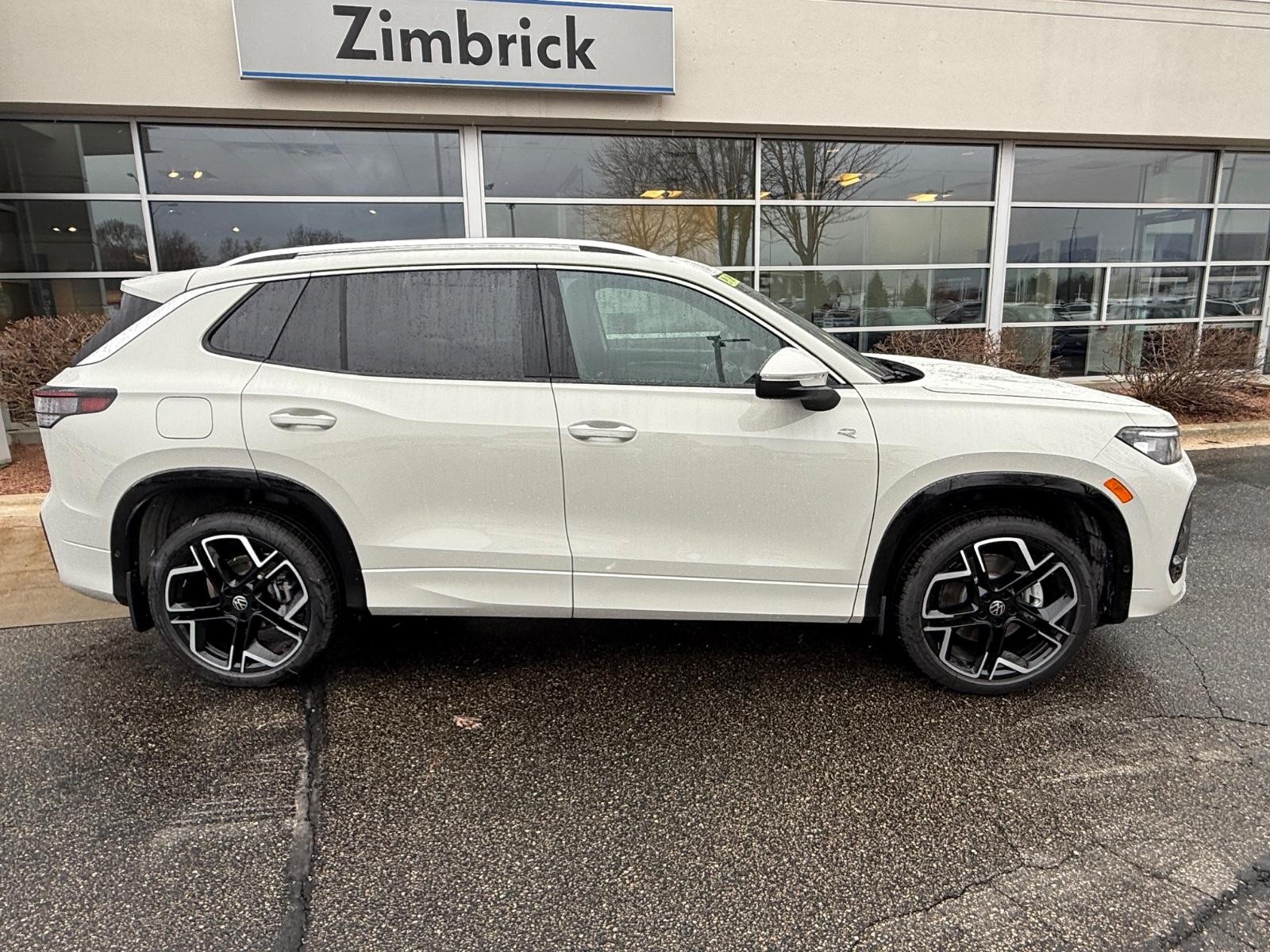 Volkswagen Tiguan Vehicle Image 02