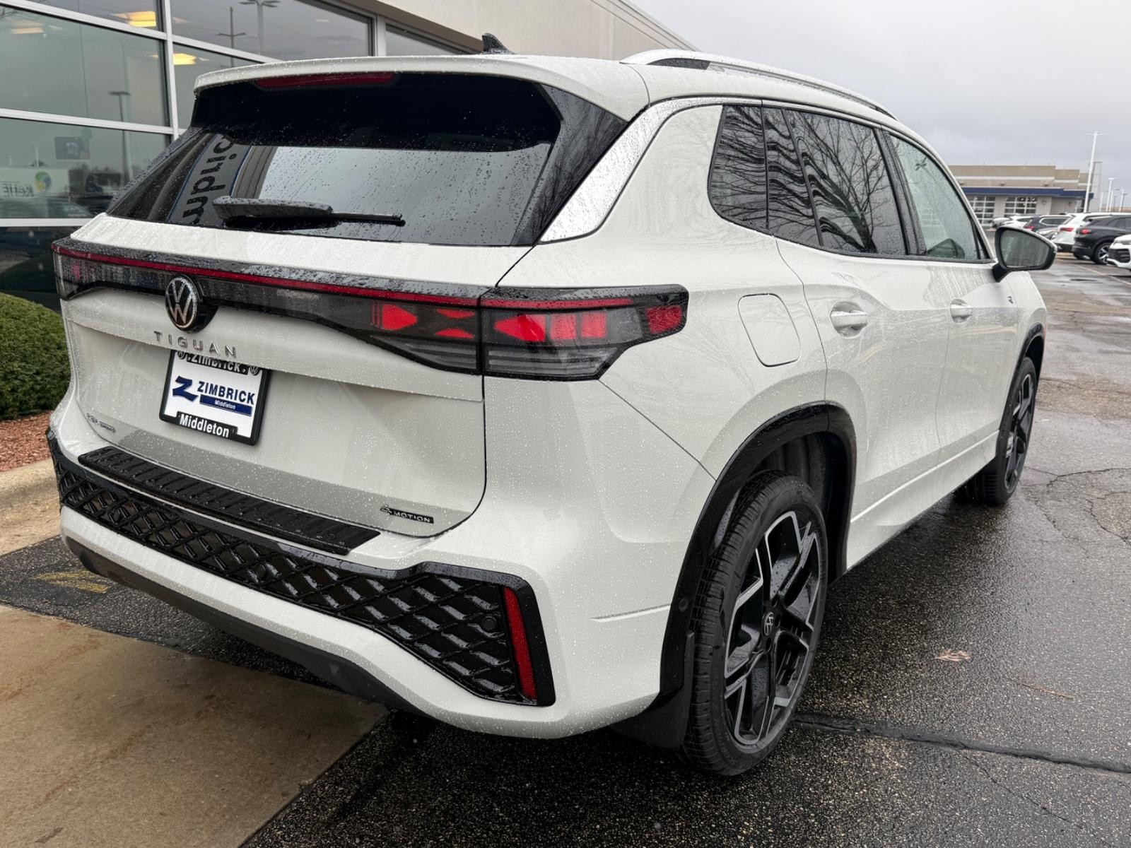 Volkswagen Tiguan Vehicle Image 03