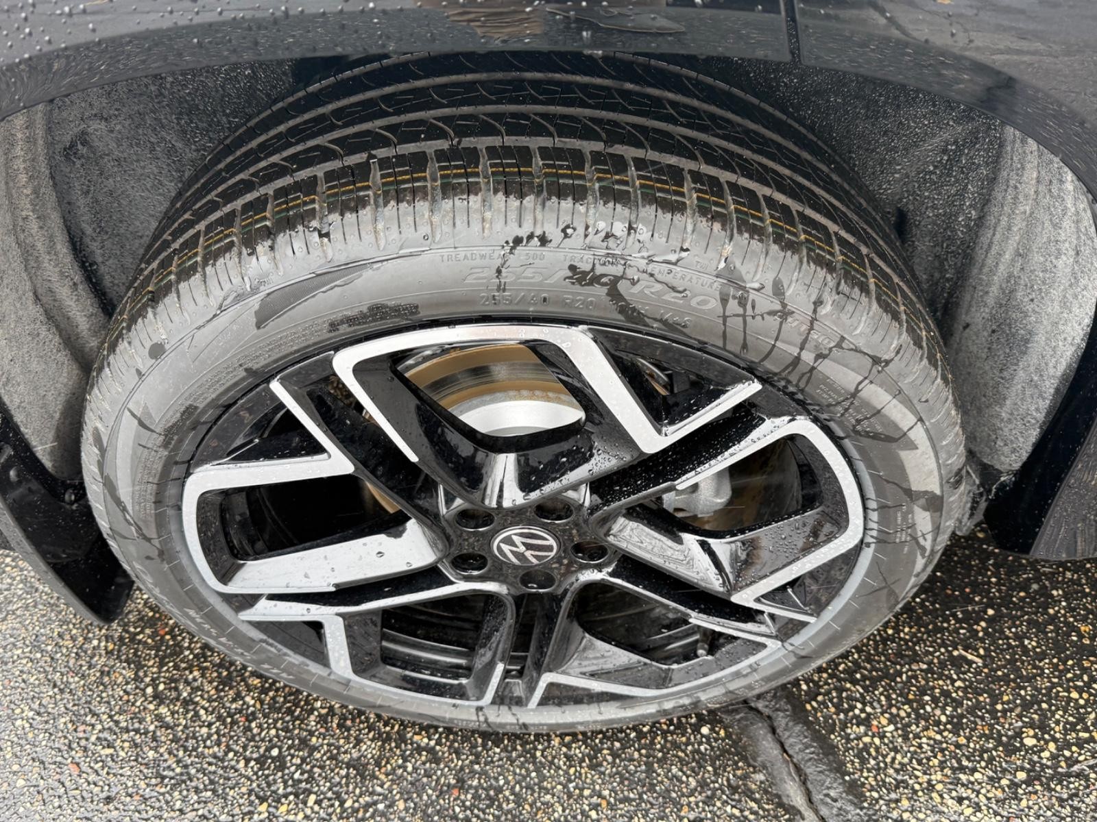 Volkswagen Tiguan Vehicle Image 04