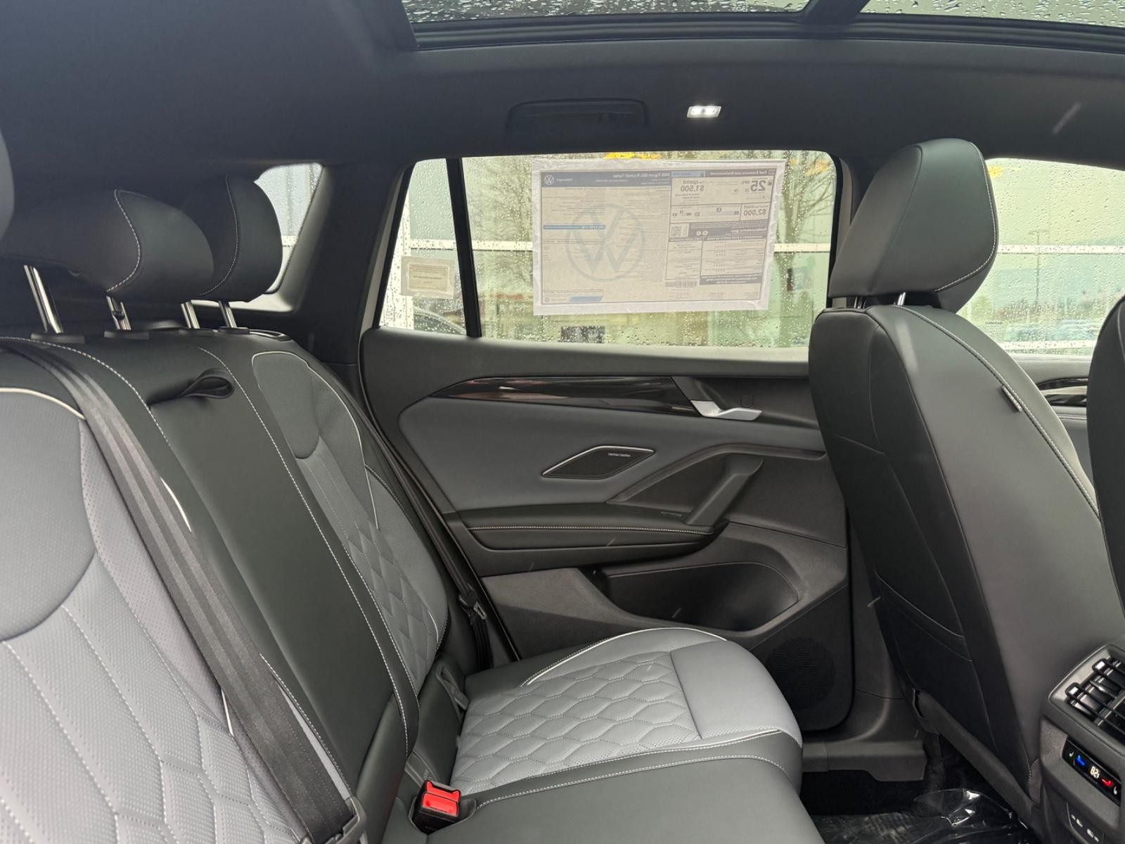 Volkswagen Tiguan Vehicle Image 05