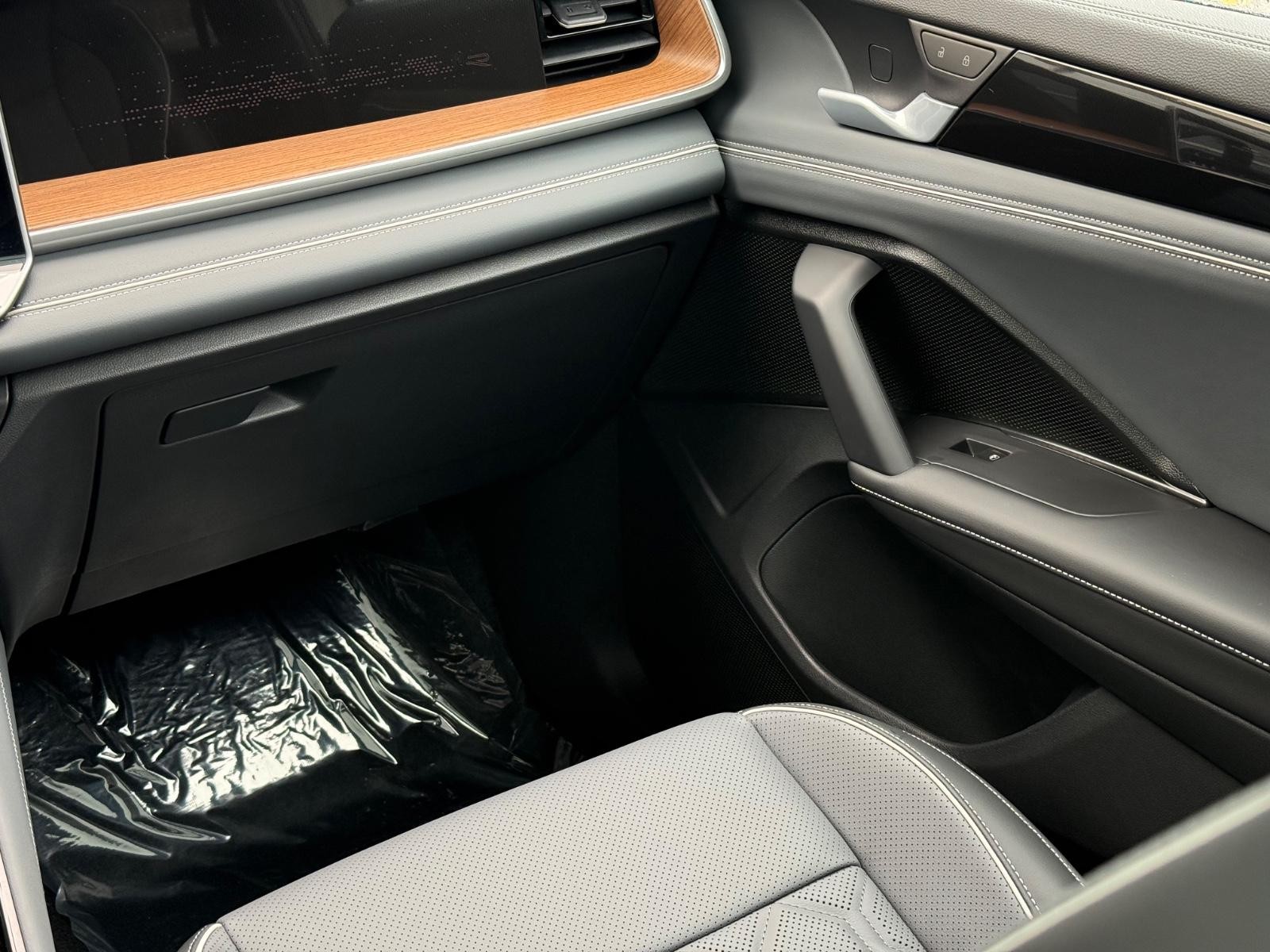 Volkswagen Tiguan Vehicle Image 09