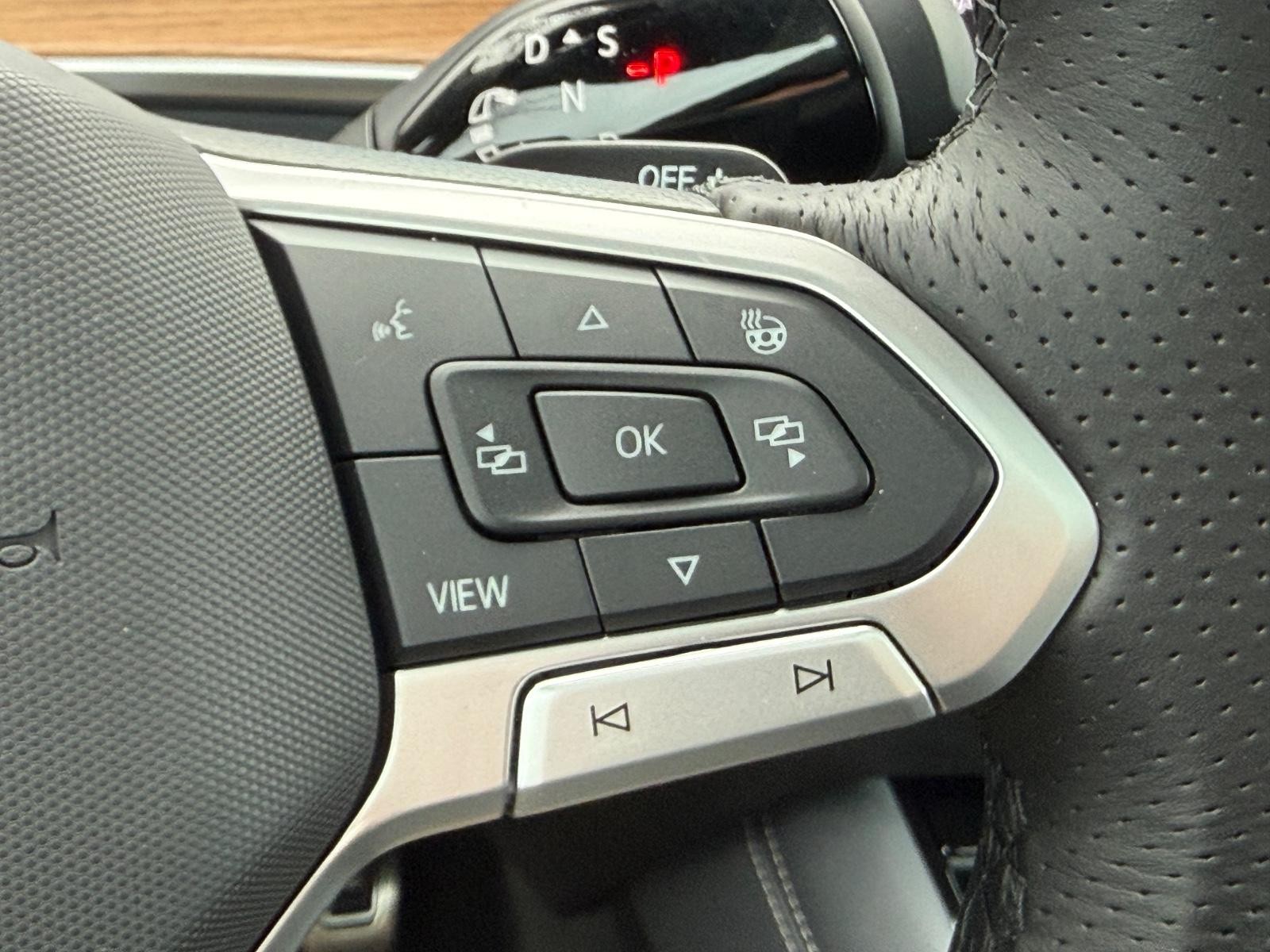 Volkswagen Tiguan Vehicle Image 11