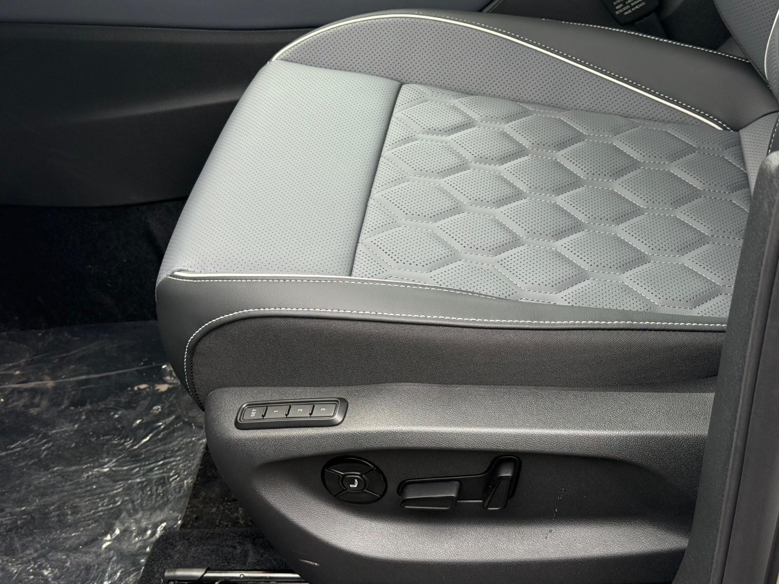 Volkswagen Tiguan Vehicle Image 16