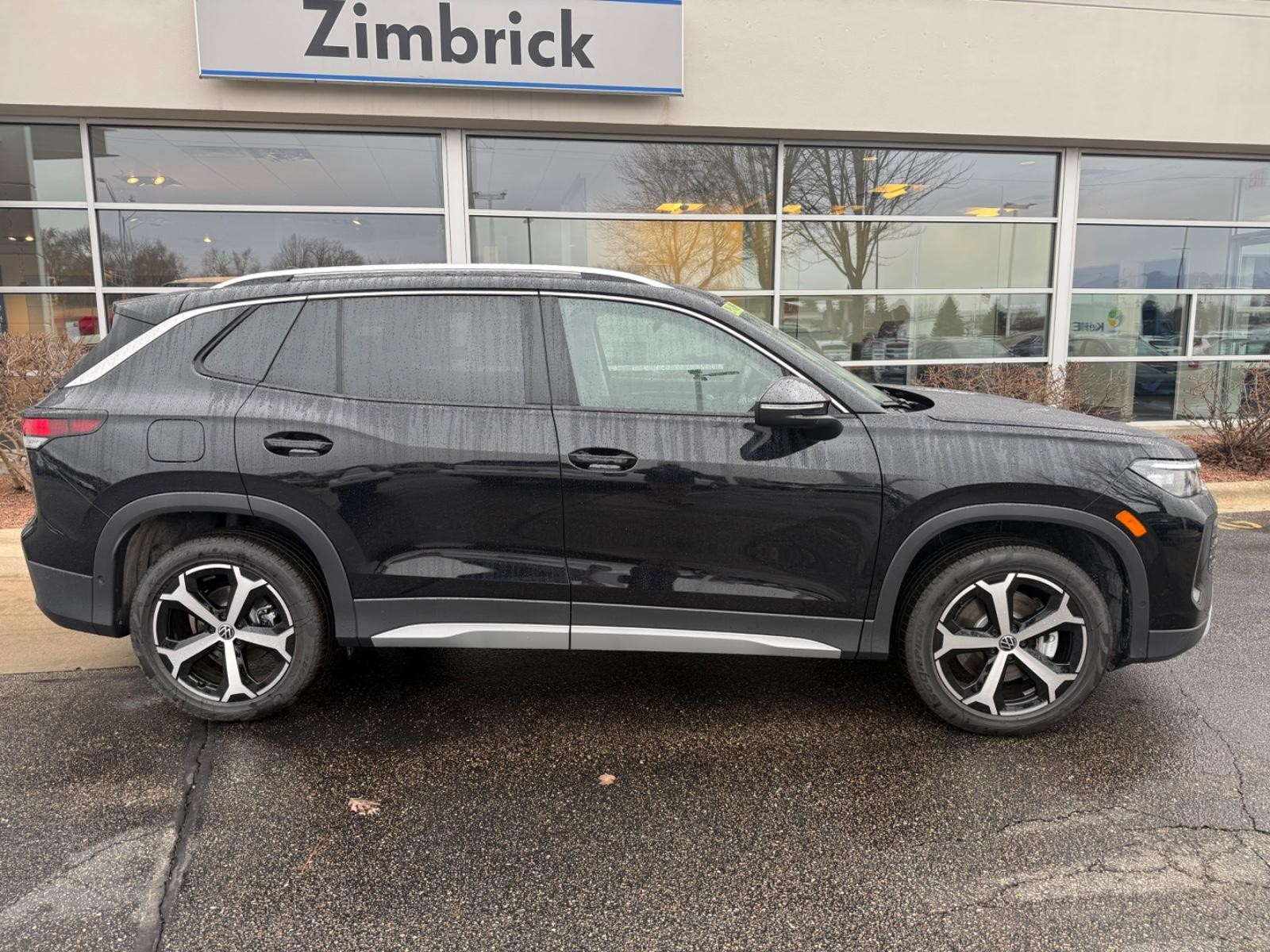 Volkswagen Tiguan Vehicle Image 02