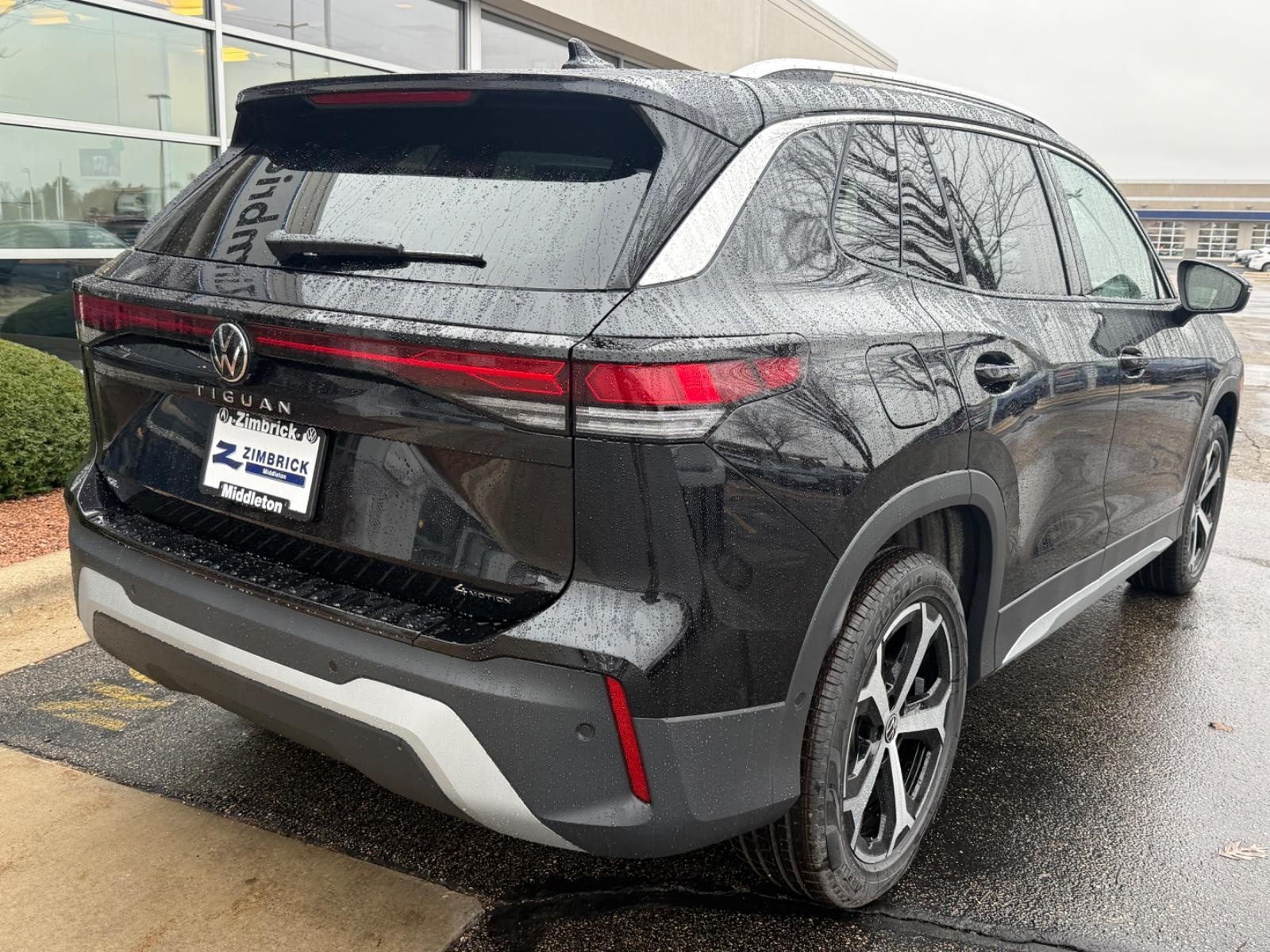 Volkswagen Tiguan Vehicle Image 03