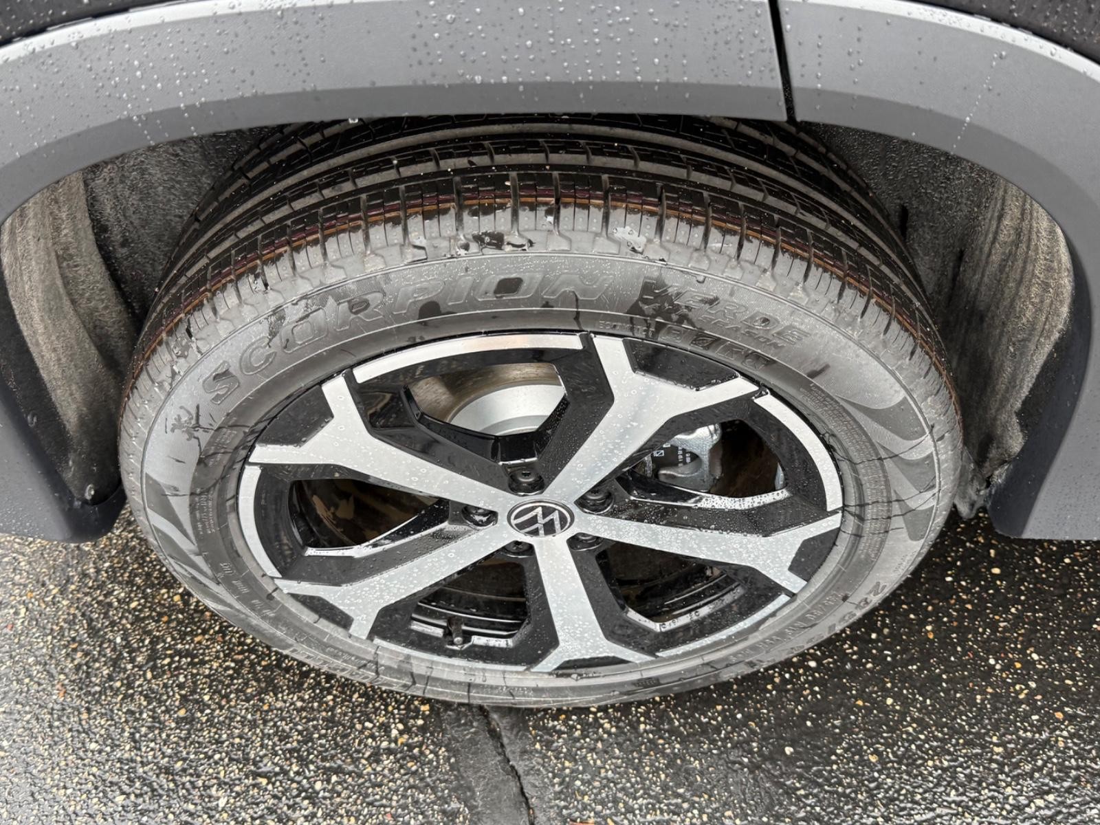 Volkswagen Tiguan Vehicle Image 04