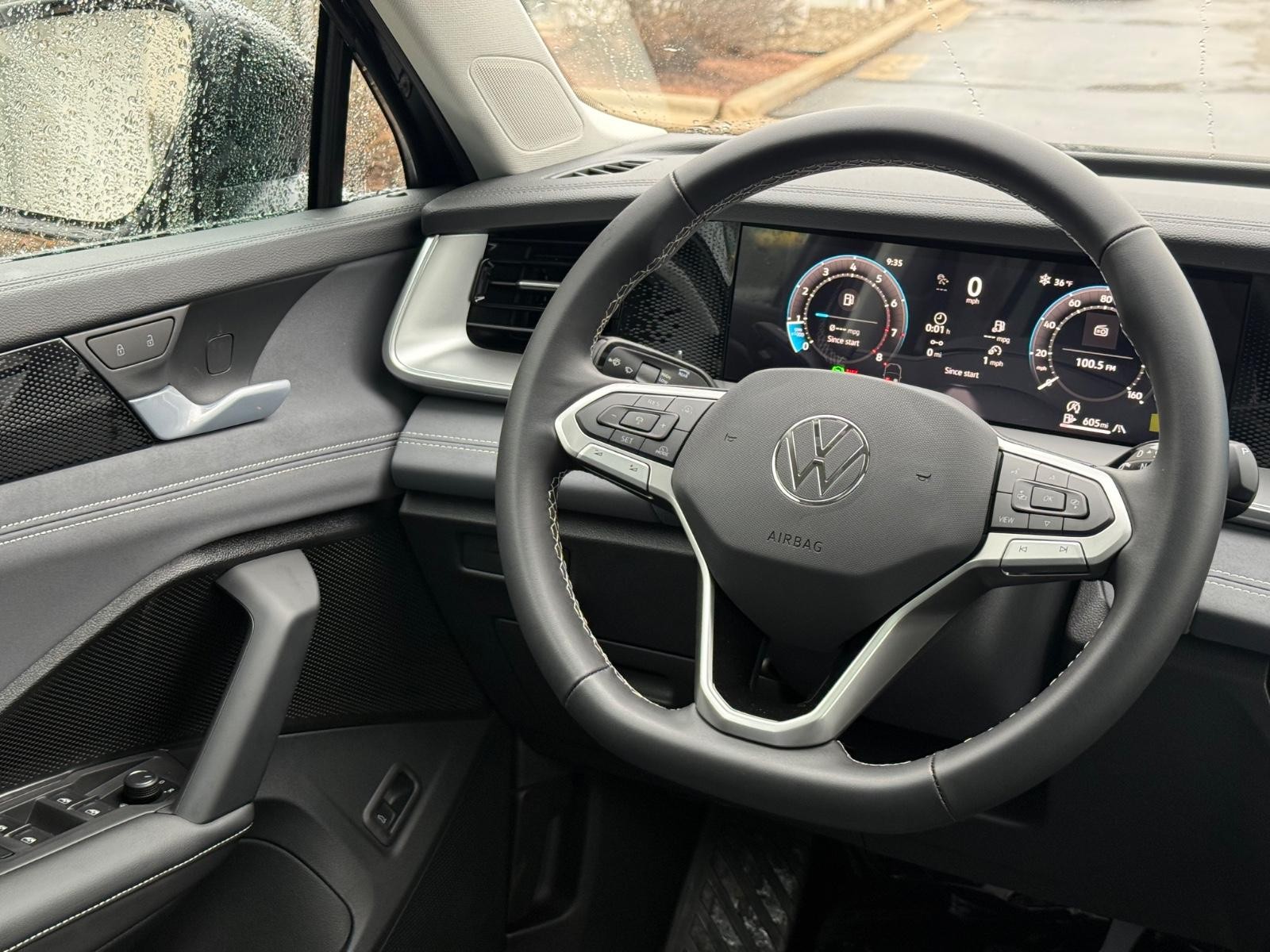 Volkswagen Tiguan Vehicle Image 08