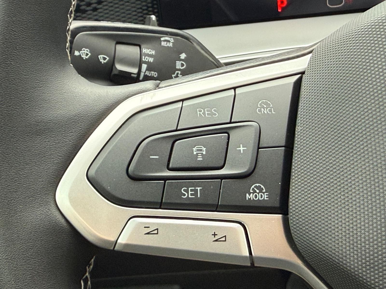 Volkswagen Tiguan Vehicle Image 10