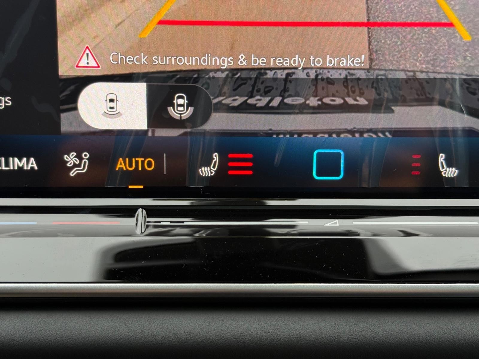 Volkswagen Tiguan Vehicle Image 14