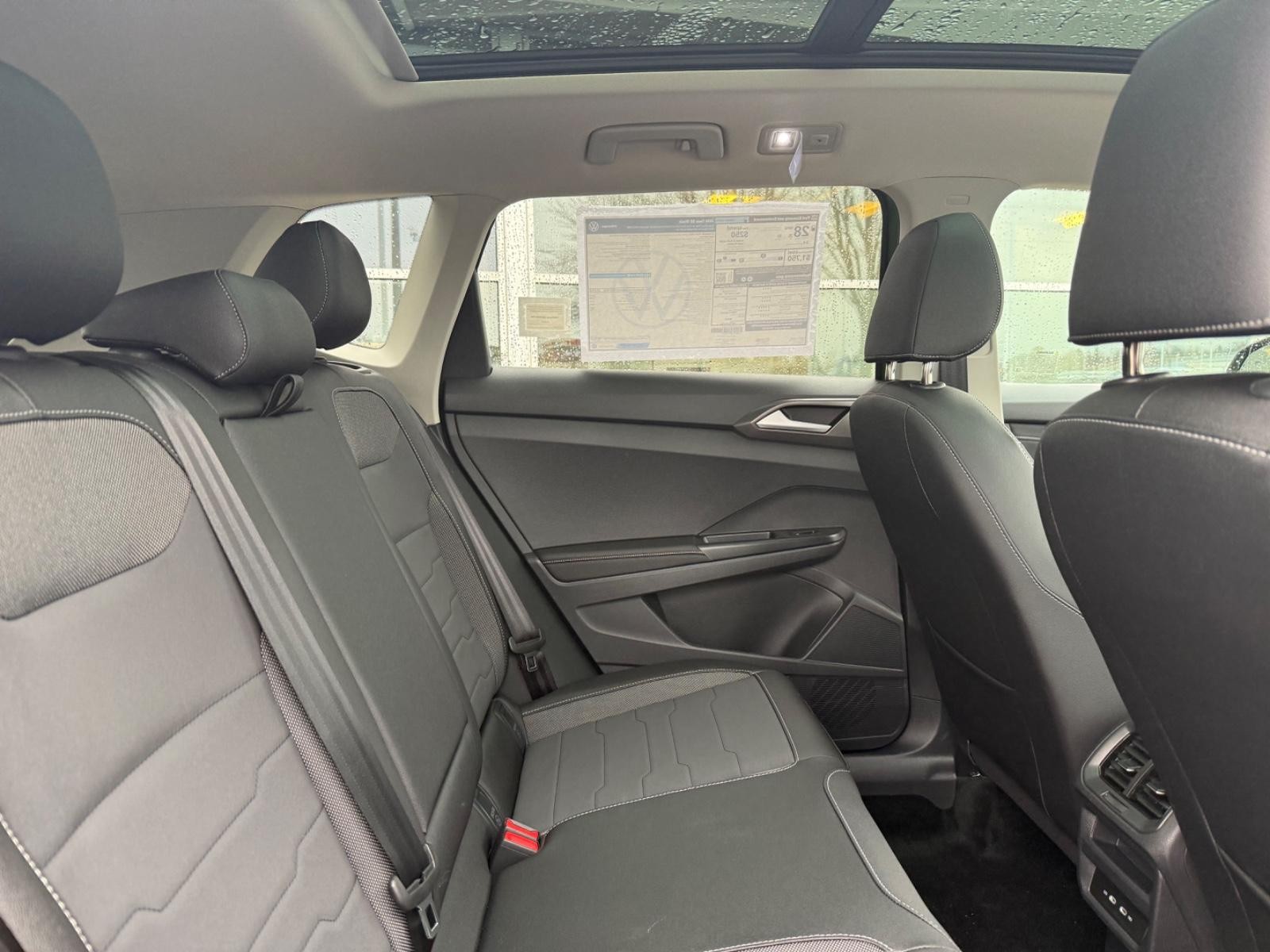 Volkswagen Taos Vehicle Image 05