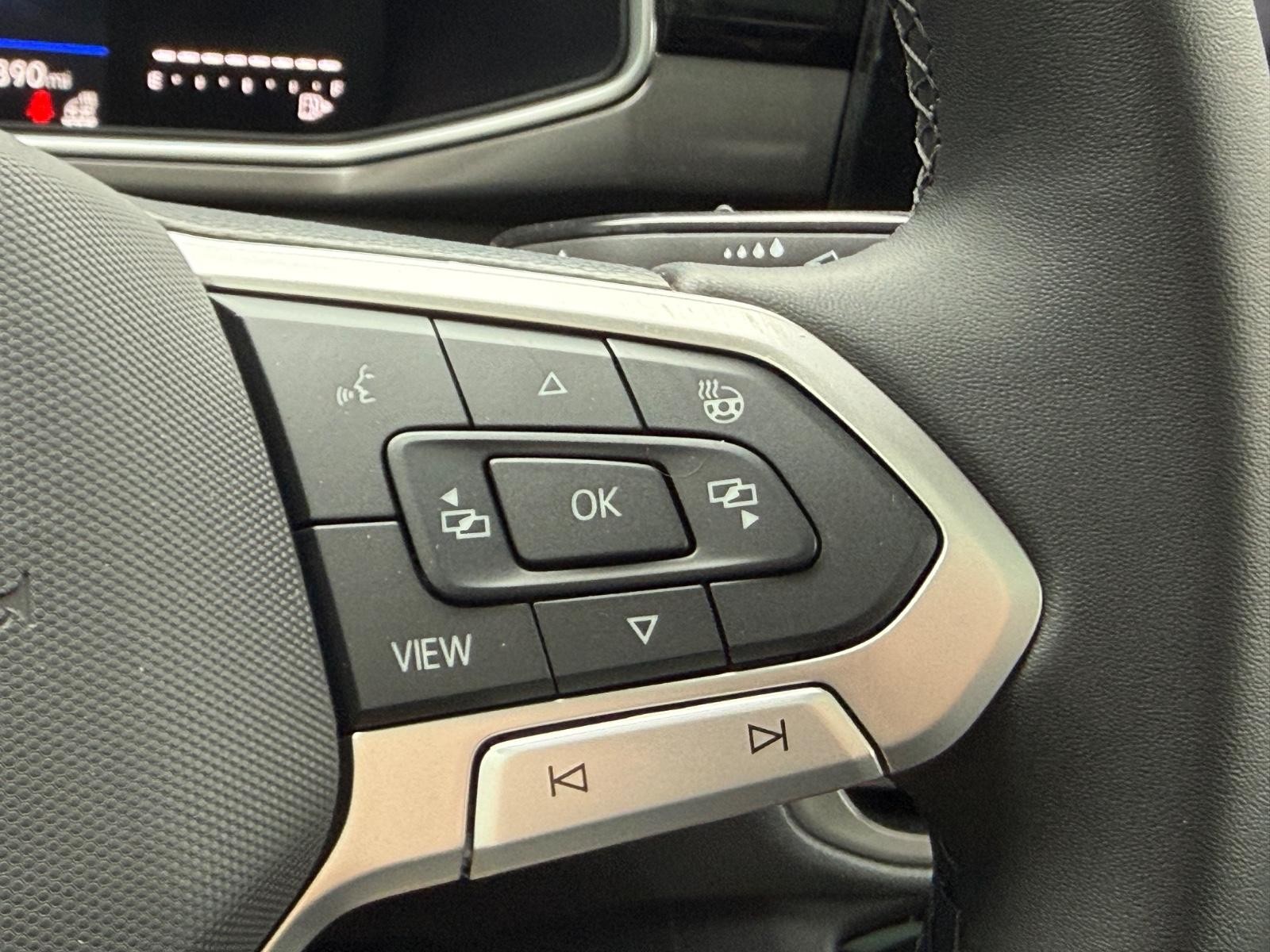 Volkswagen Taos Vehicle Image 12