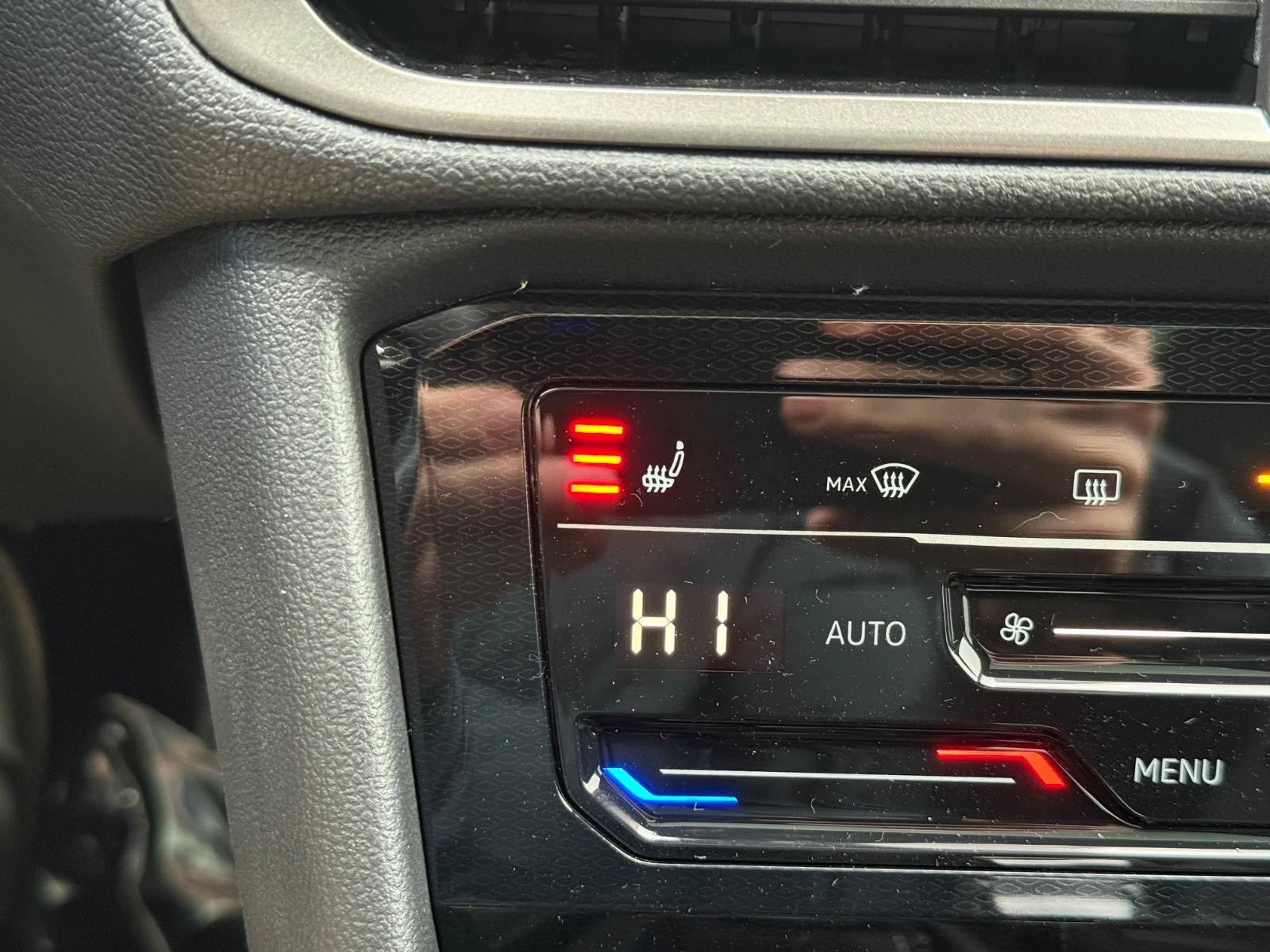 Volkswagen Taos Vehicle Image 14