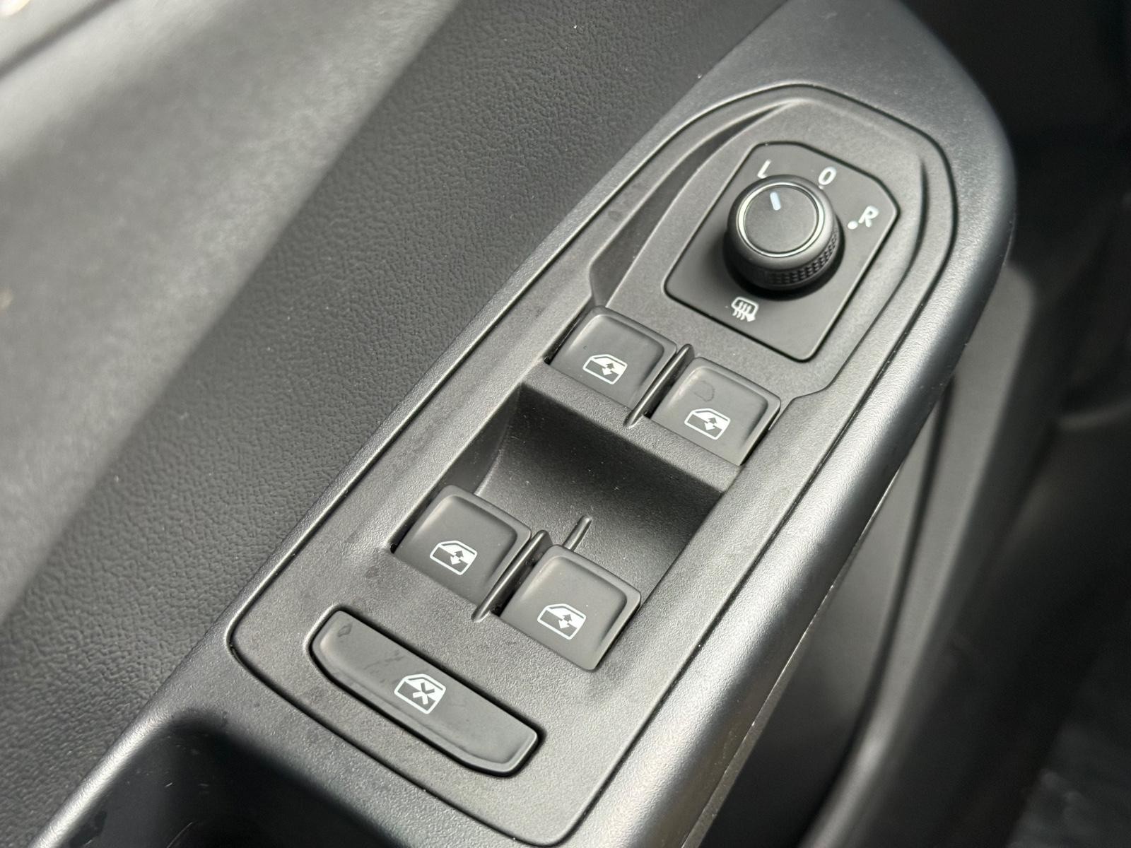 Volkswagen Taos Vehicle Image 15