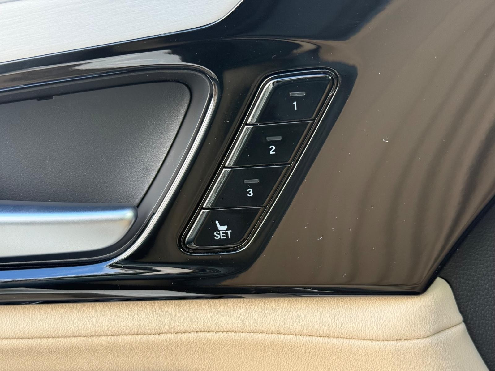 Acura MDX Vehicle Image 11