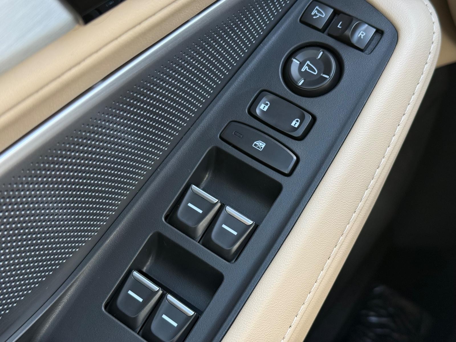 Acura MDX Vehicle Image 16