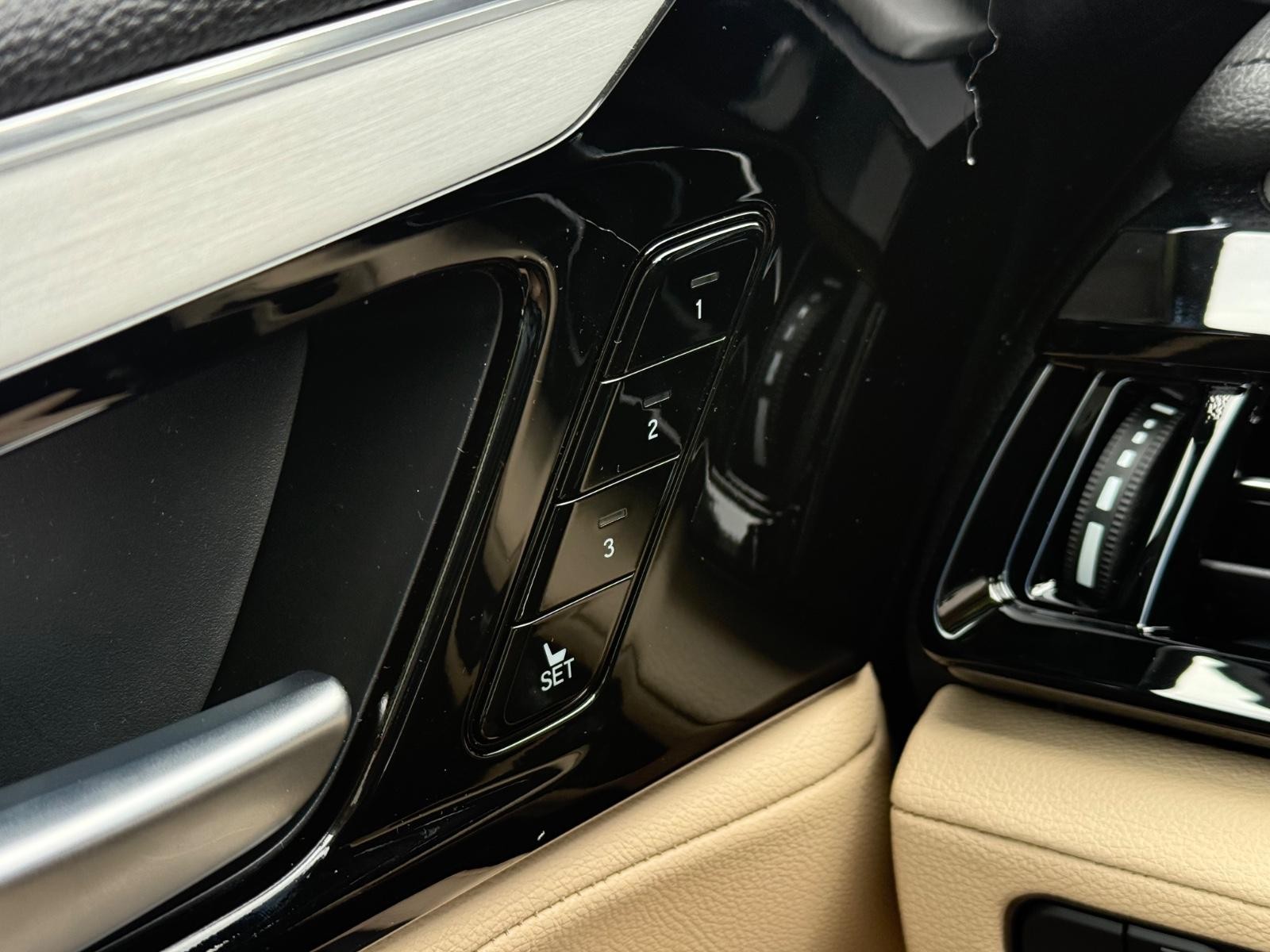 Acura MDX Vehicle Image 12