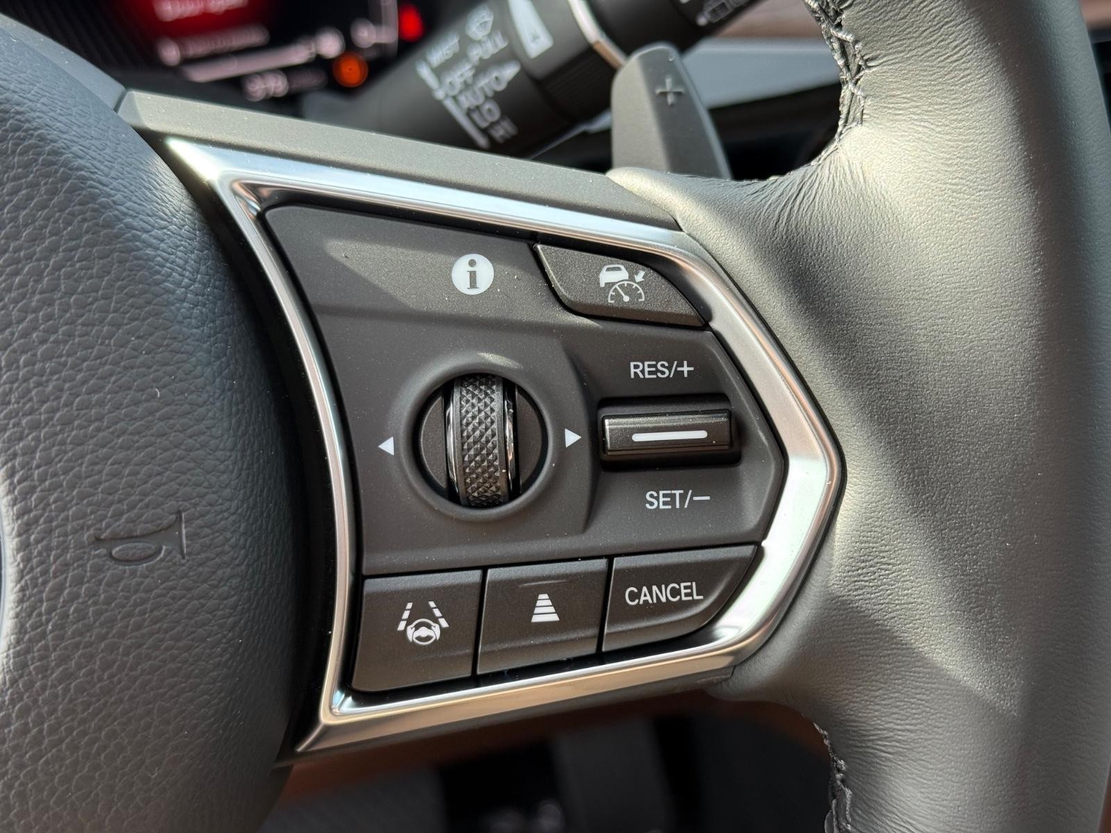 Acura MDX Vehicle Image 13