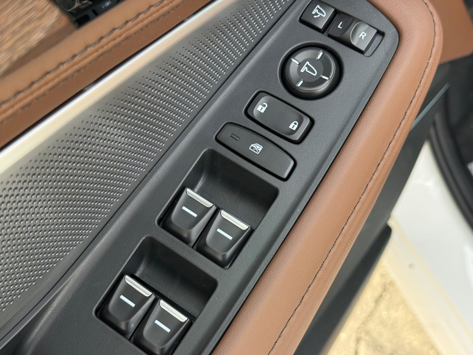 Acura MDX Vehicle Image 17