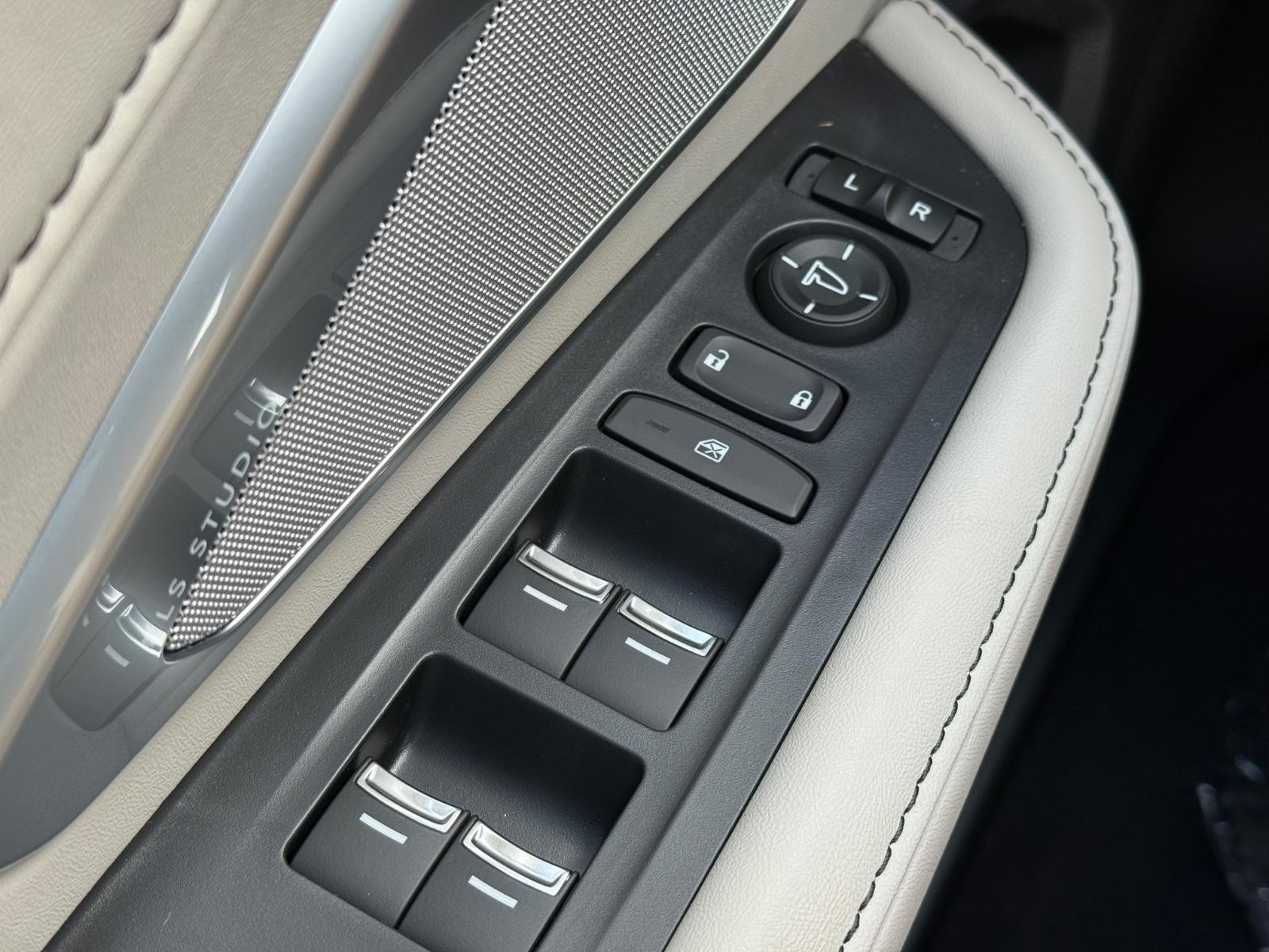 Acura RDX Vehicle Image 15