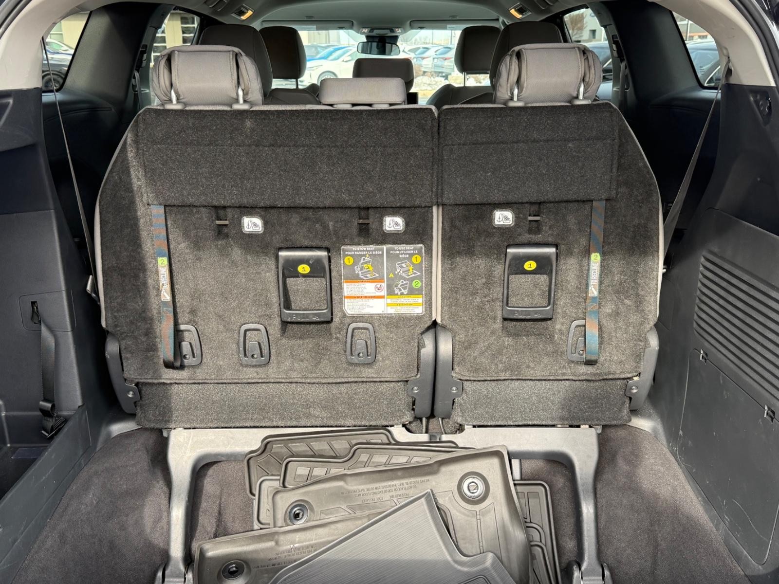 Toyota Sienna Vehicle Image 05