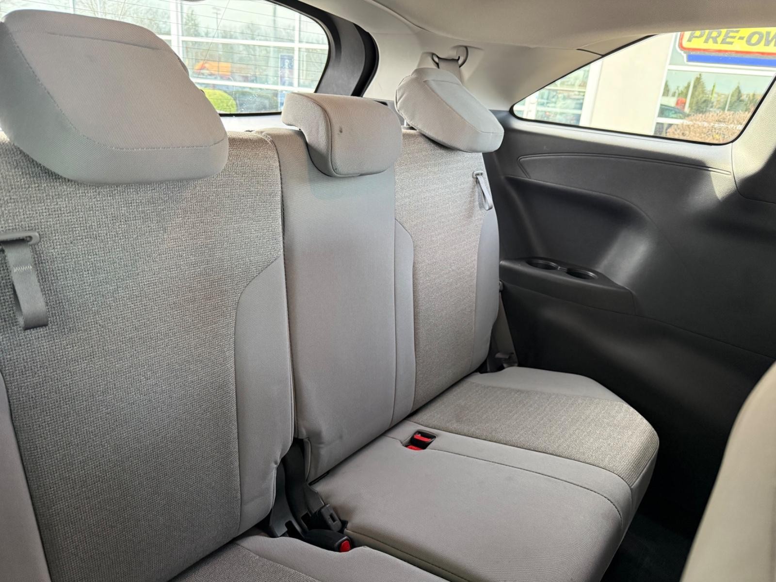 Toyota Sienna Vehicle Image 10
