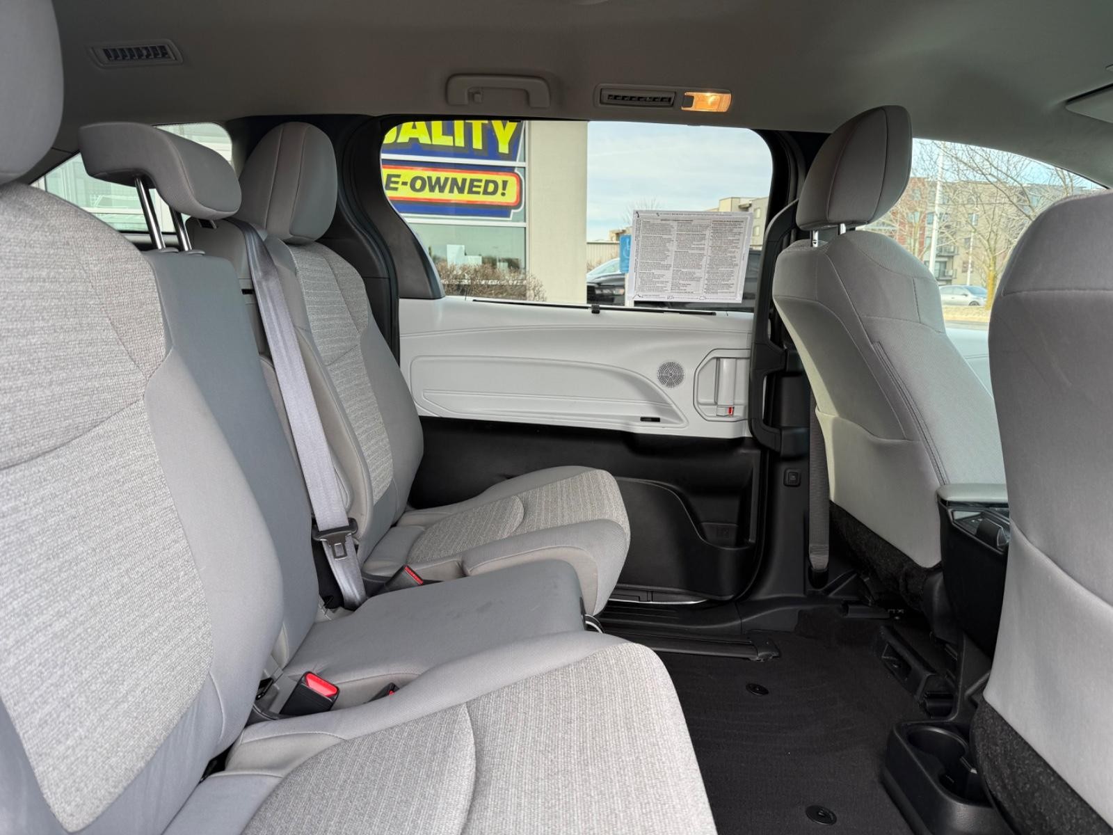 Toyota Sienna Vehicle Image 11